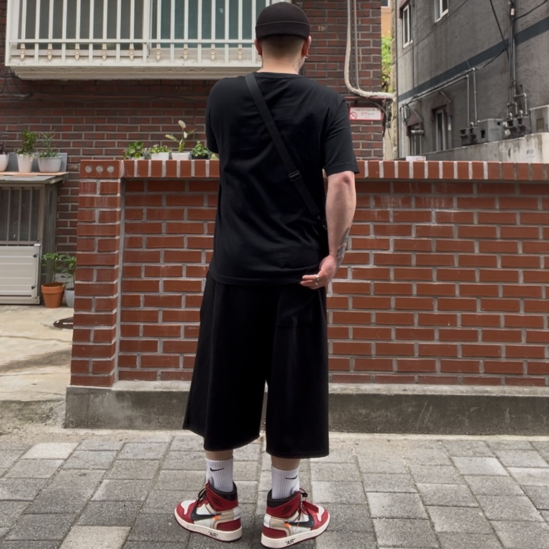 Jordan 1 x Off-White Retro High Chicago The Ten 착용 스타일 - 2