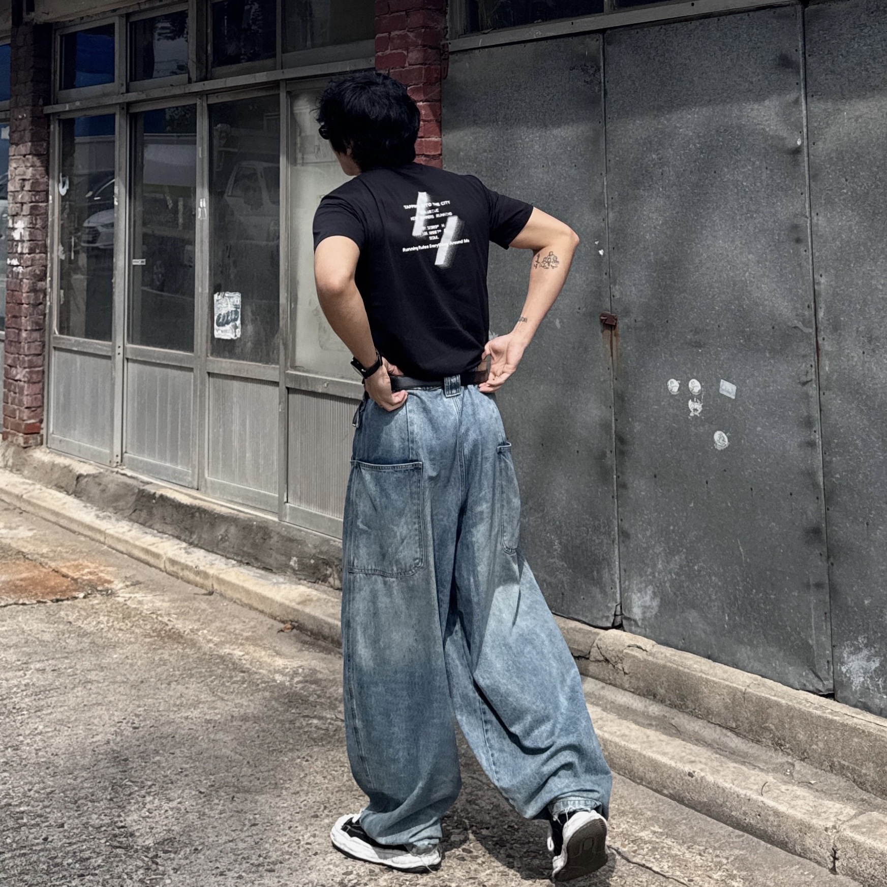 [KREAM 단독] Welter Experiment X KREAM Warm-Up T-Shirt Exclusive Black 착용 스타일