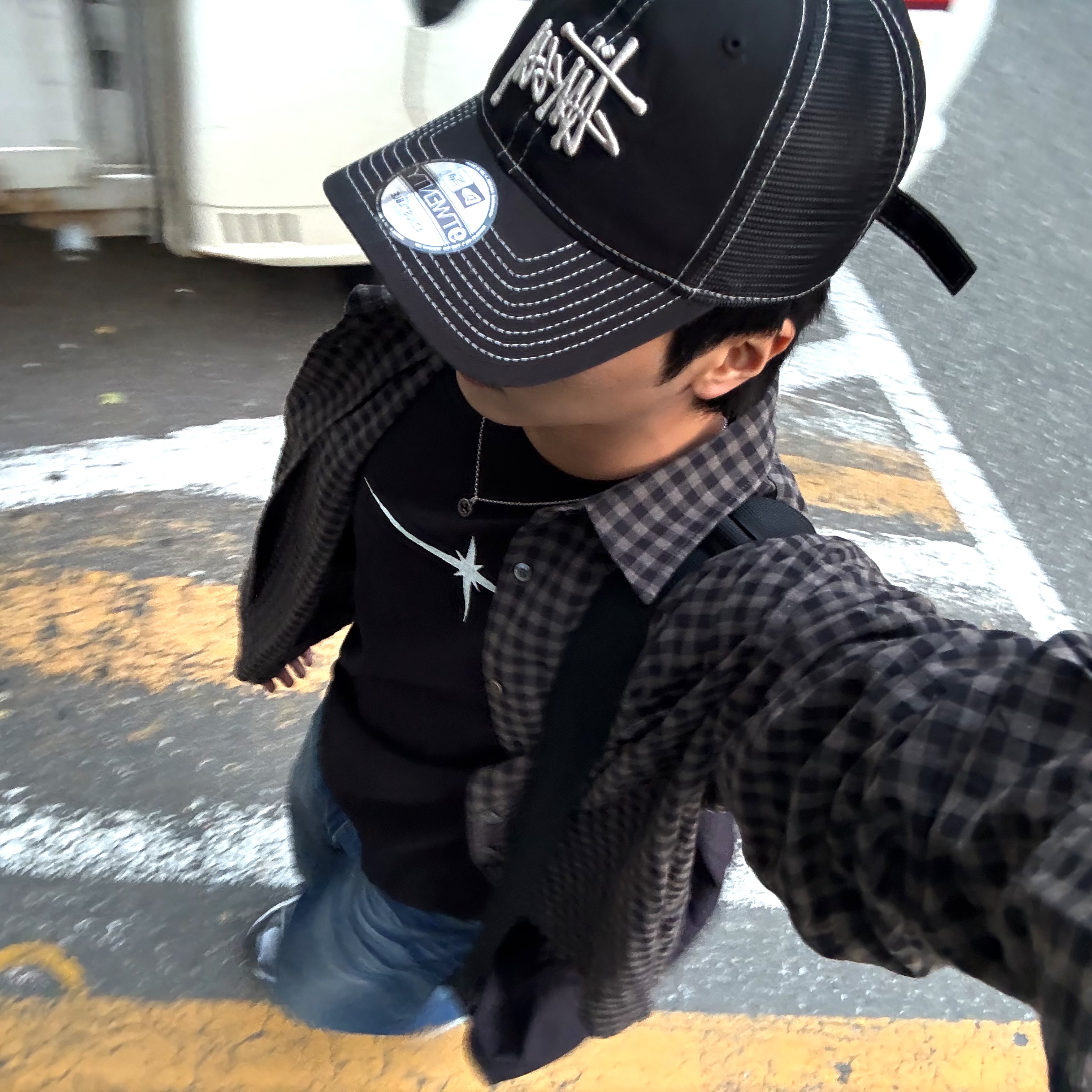 Stussy New Era 9twenty Basic Trucker Black 착용 스타일 - 2