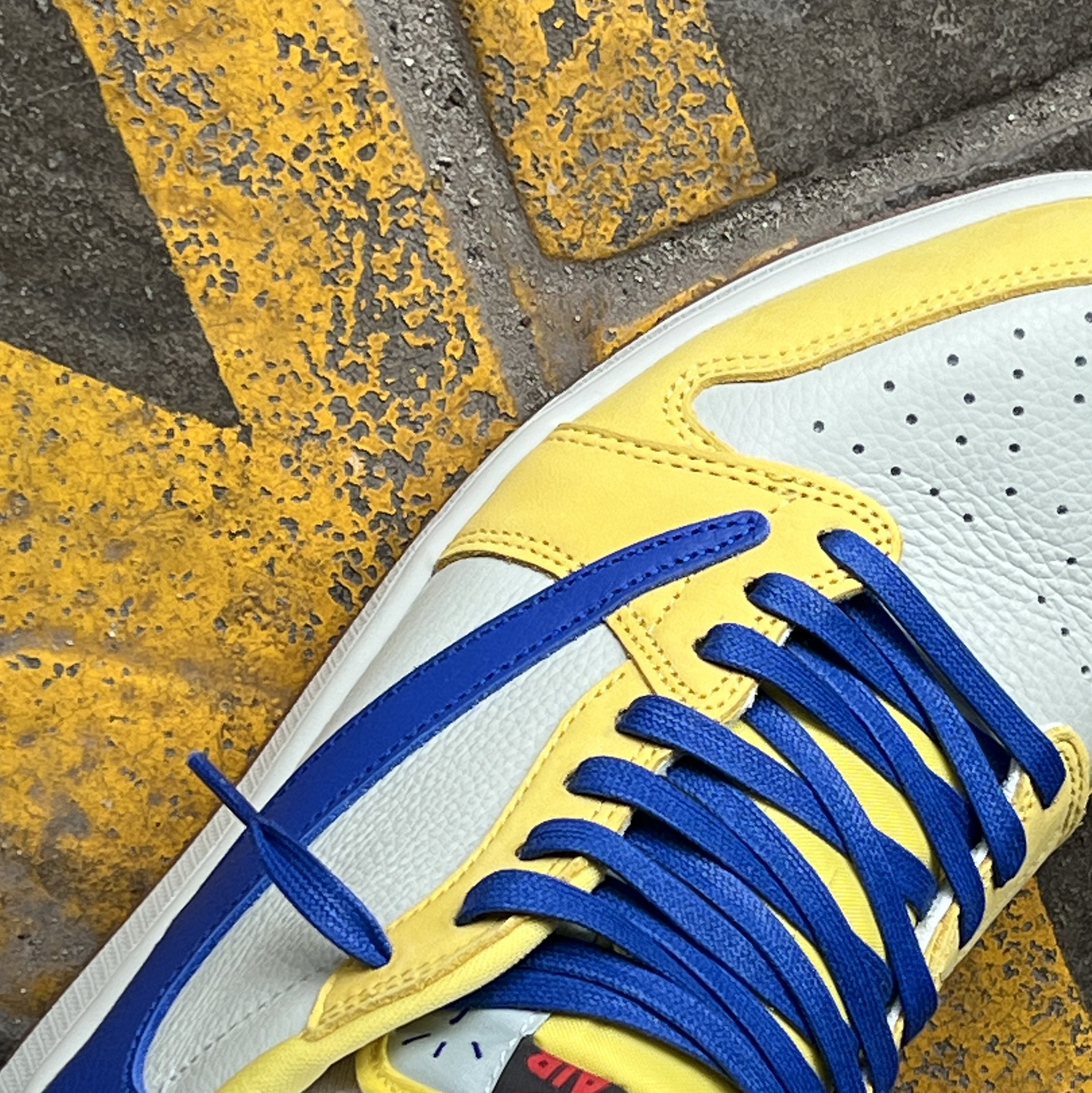 (W) Jordan 1 x Travis Scott Retro Low OG SP Canary 착용 스타일