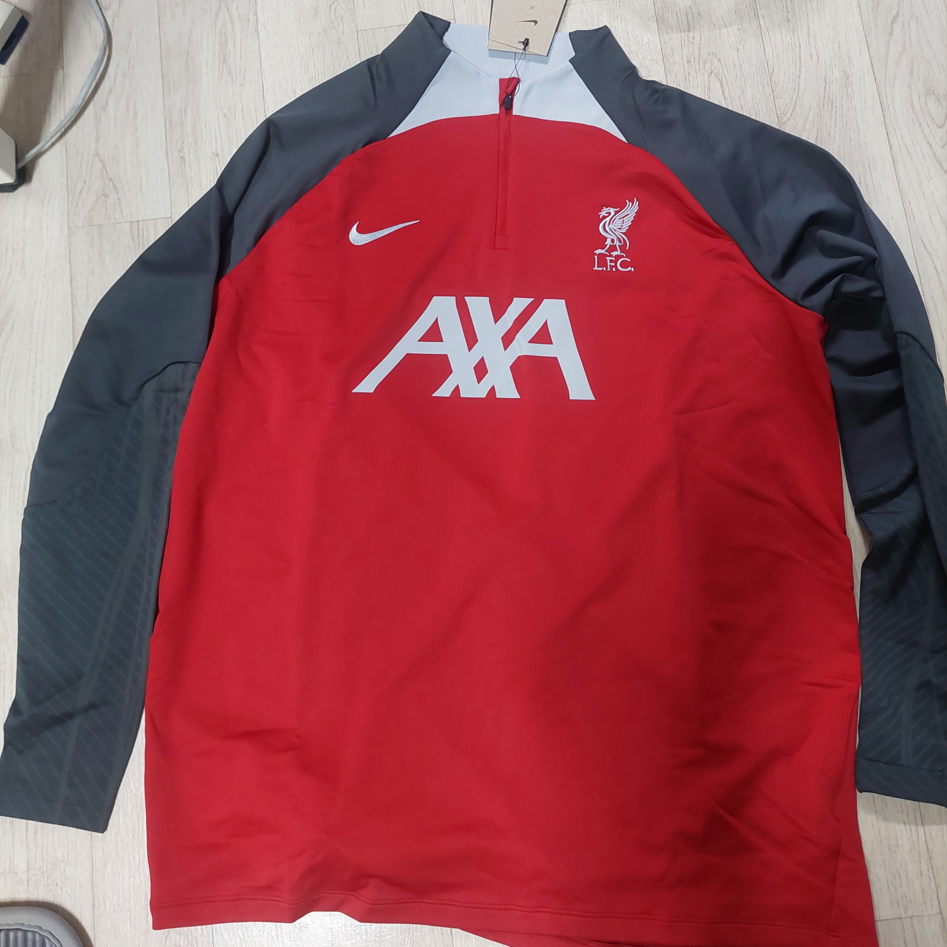 Nike Liverpool FC 2023/24 Strike Dri-Fit Drill Top Gym Red Wolf Grey (Non Marking Ver.) 착용 스타일