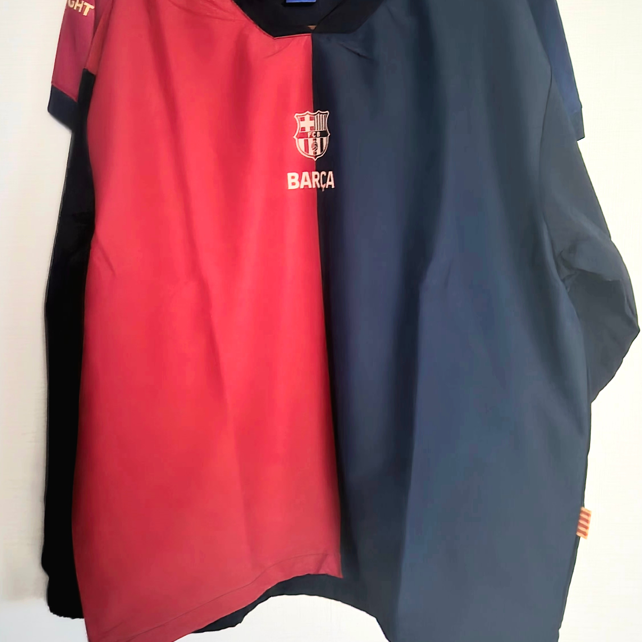 FC Barcelona Classic Line Retro Woven Sweatshirt Navy Red 착용 스타일 - 1