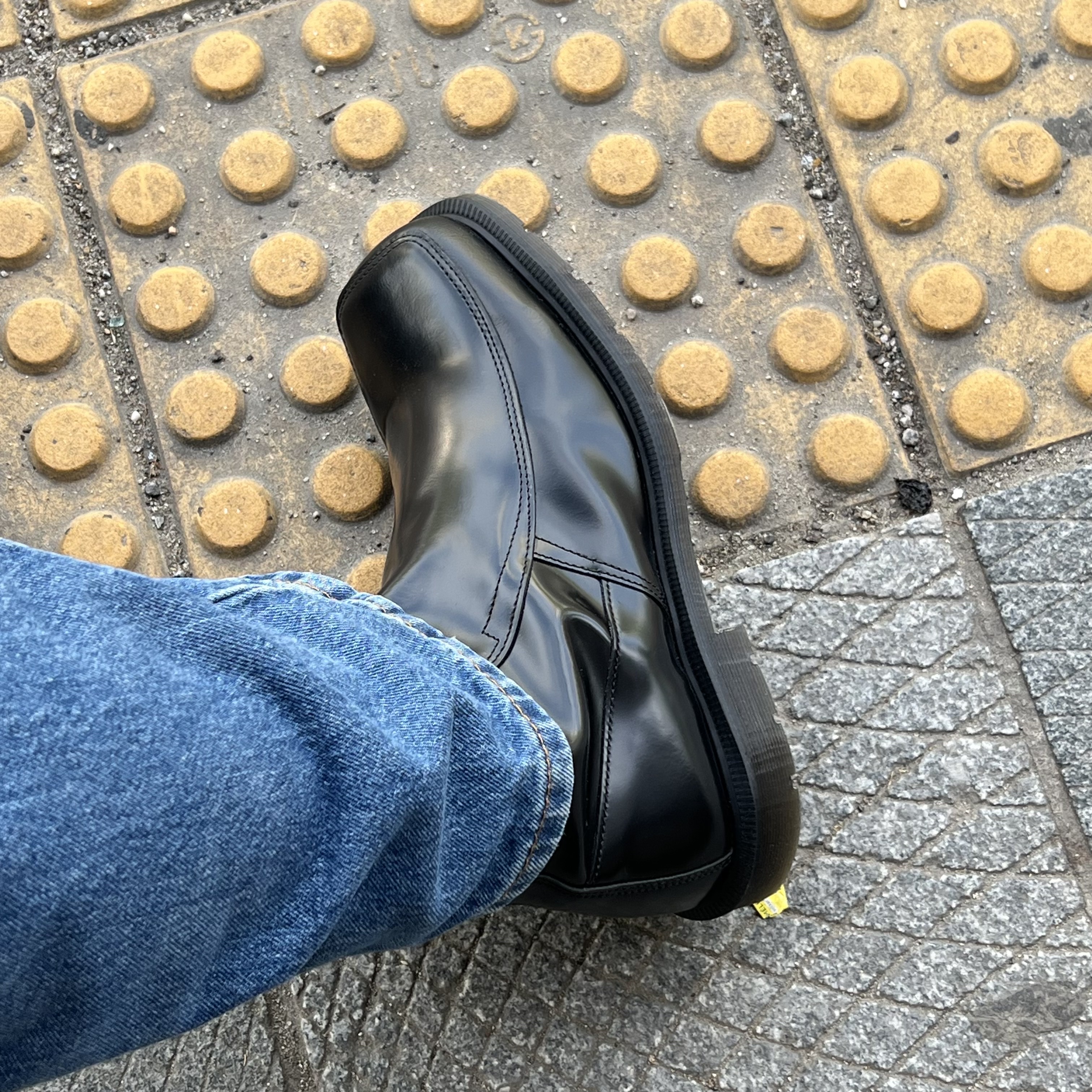 [KREAM 단독] Dr. Martens Durrow Zip Boots Black - 24FW 착용 스타일 - 3