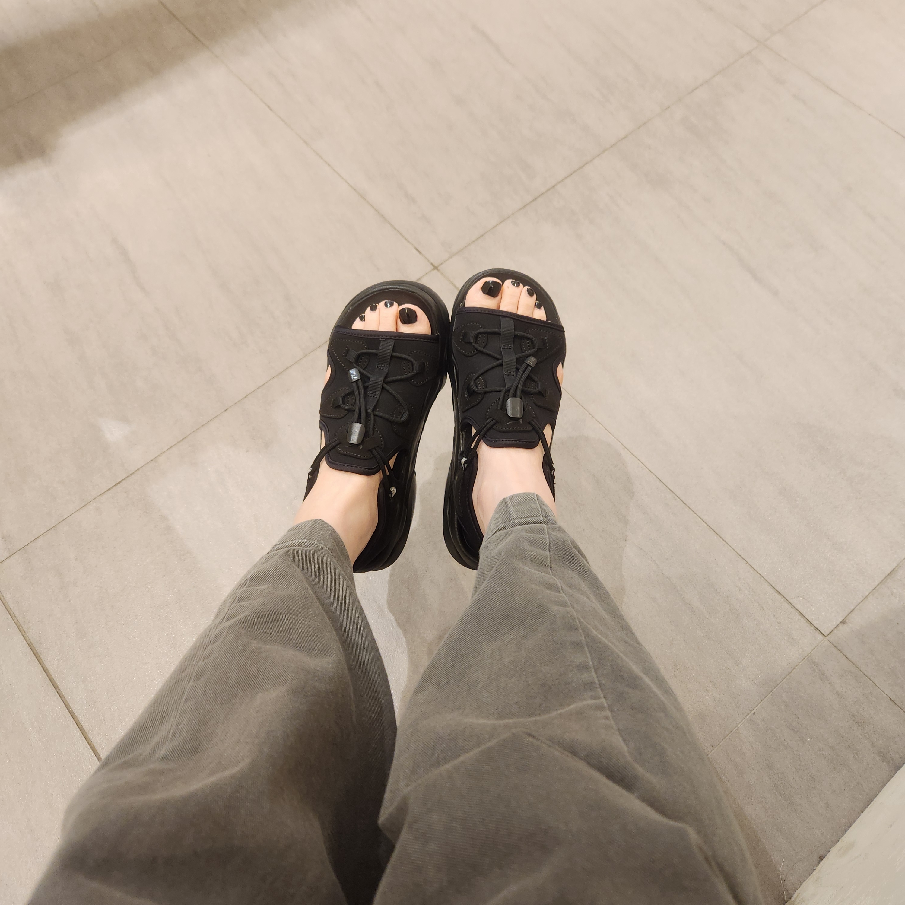 (W) Nike Air Max Koko Sandal Black 착용 스타일