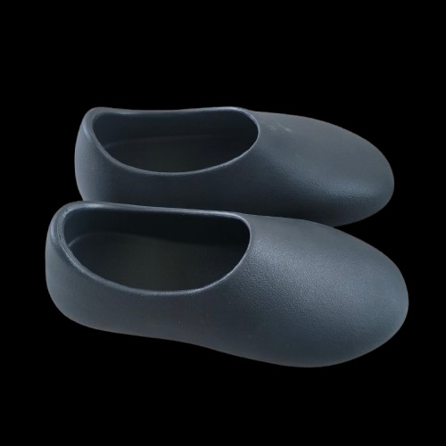 Yeezy SL-01 Black 착용 스타일 - 2