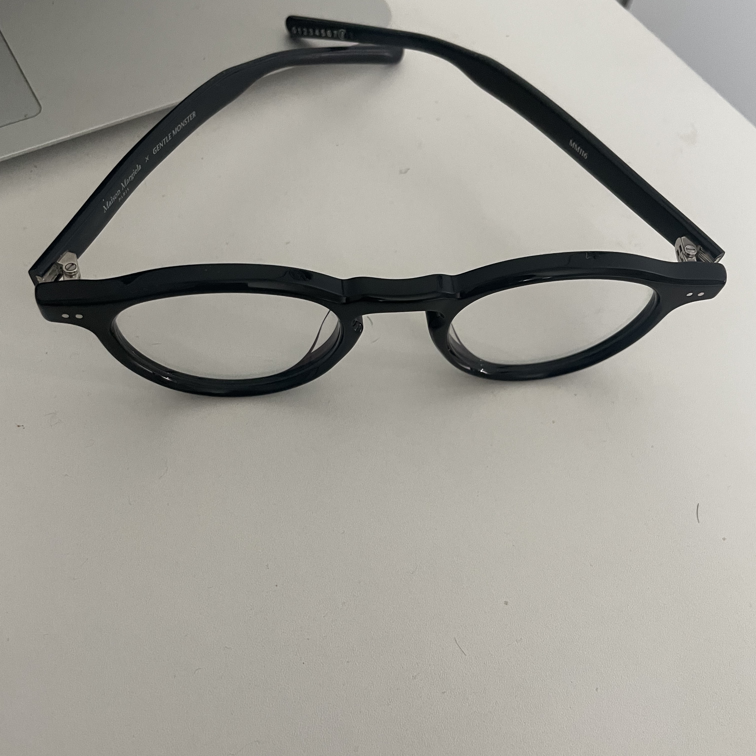 Gentle Monster x Maison Margiela MM116 Black Clear 착용 스타일