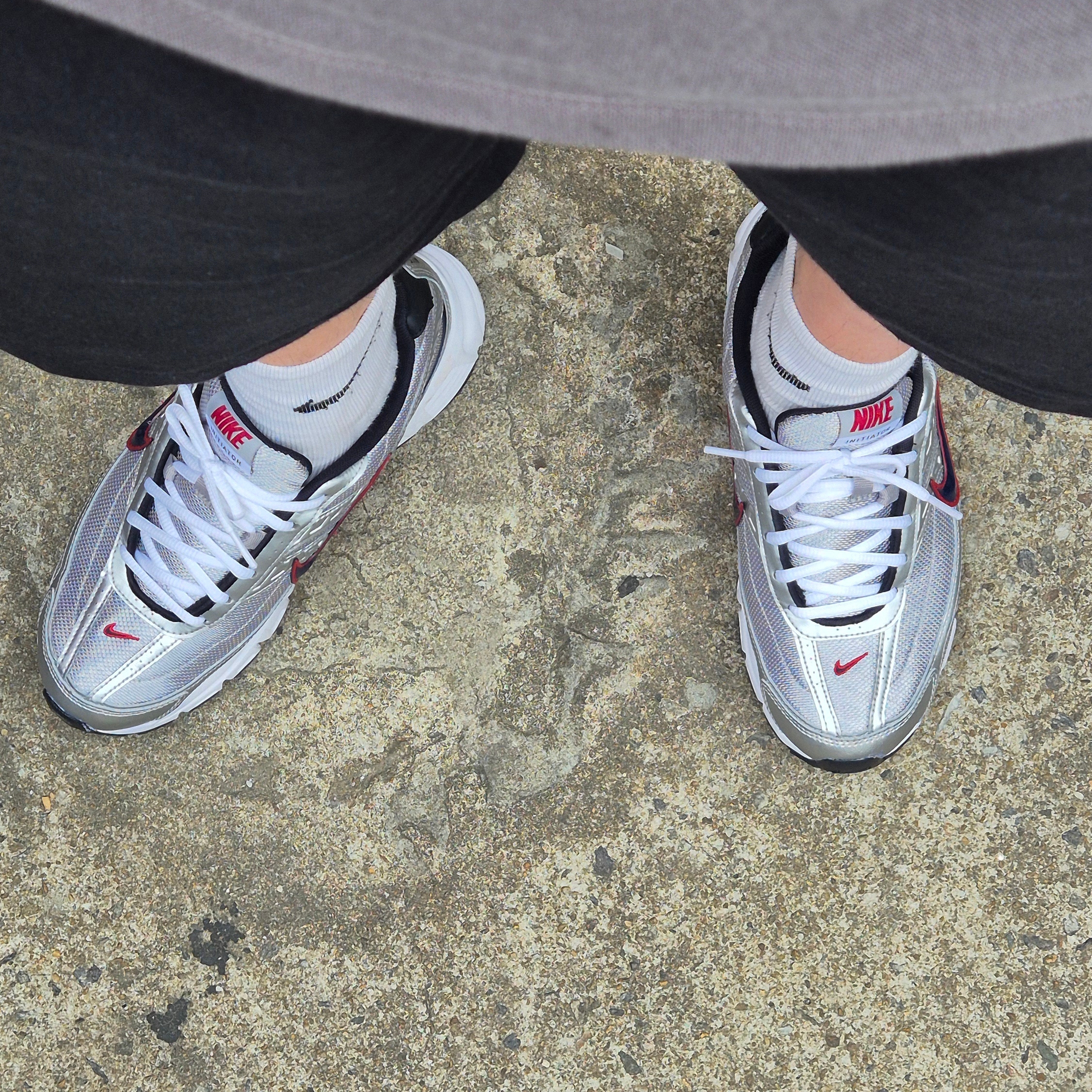 Nike Initiator Metallic Silver Black 착용 스타일