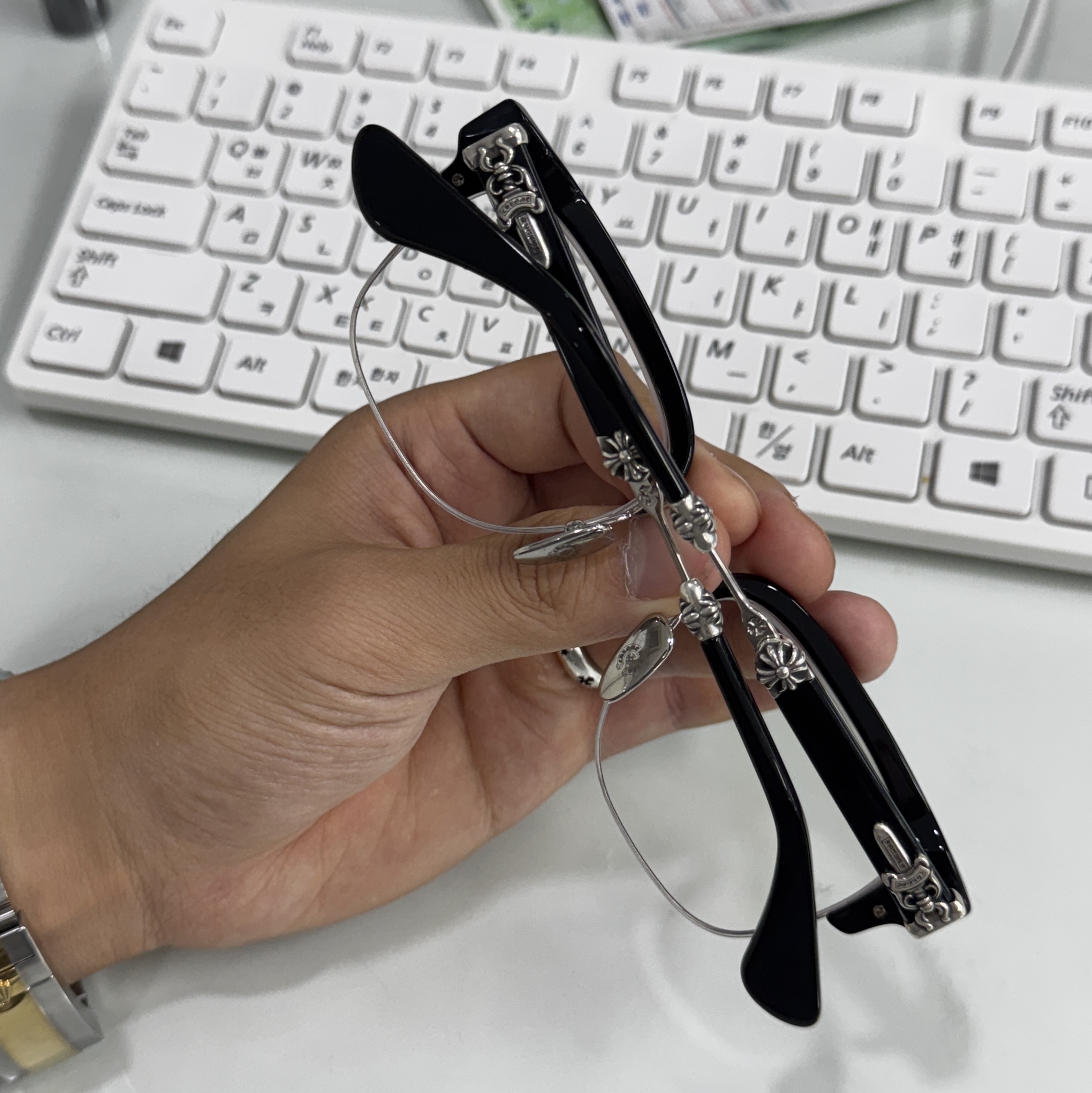 Chrome Hearts Evagilist Black Shiny Silver 착용 스타일 - 2