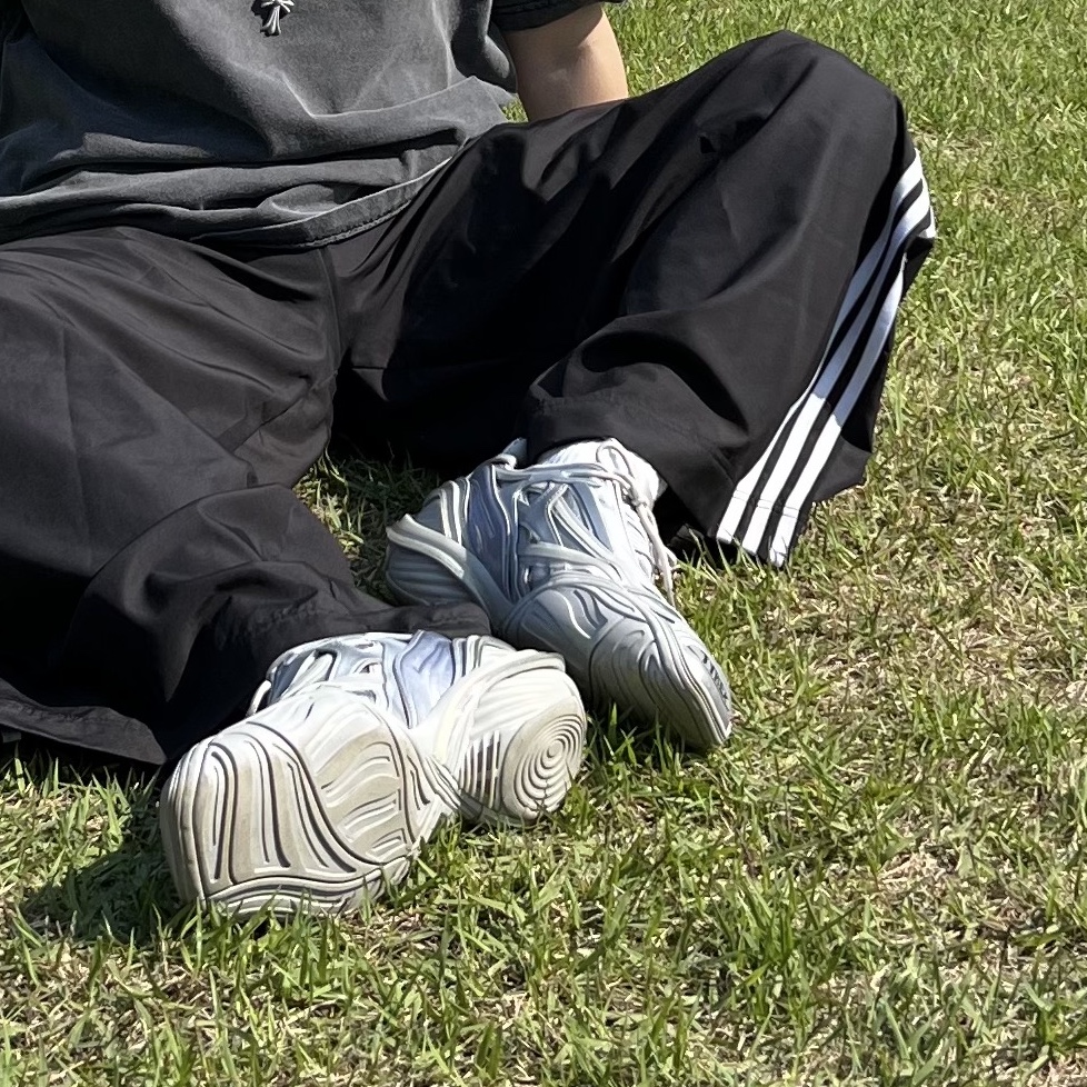 Balenciaga Tyrex Sneakers Silver, (W) Adidas Adilenium Season 3 Oversized Track Pants Black - KR Sizing 착용 스타일 - 1