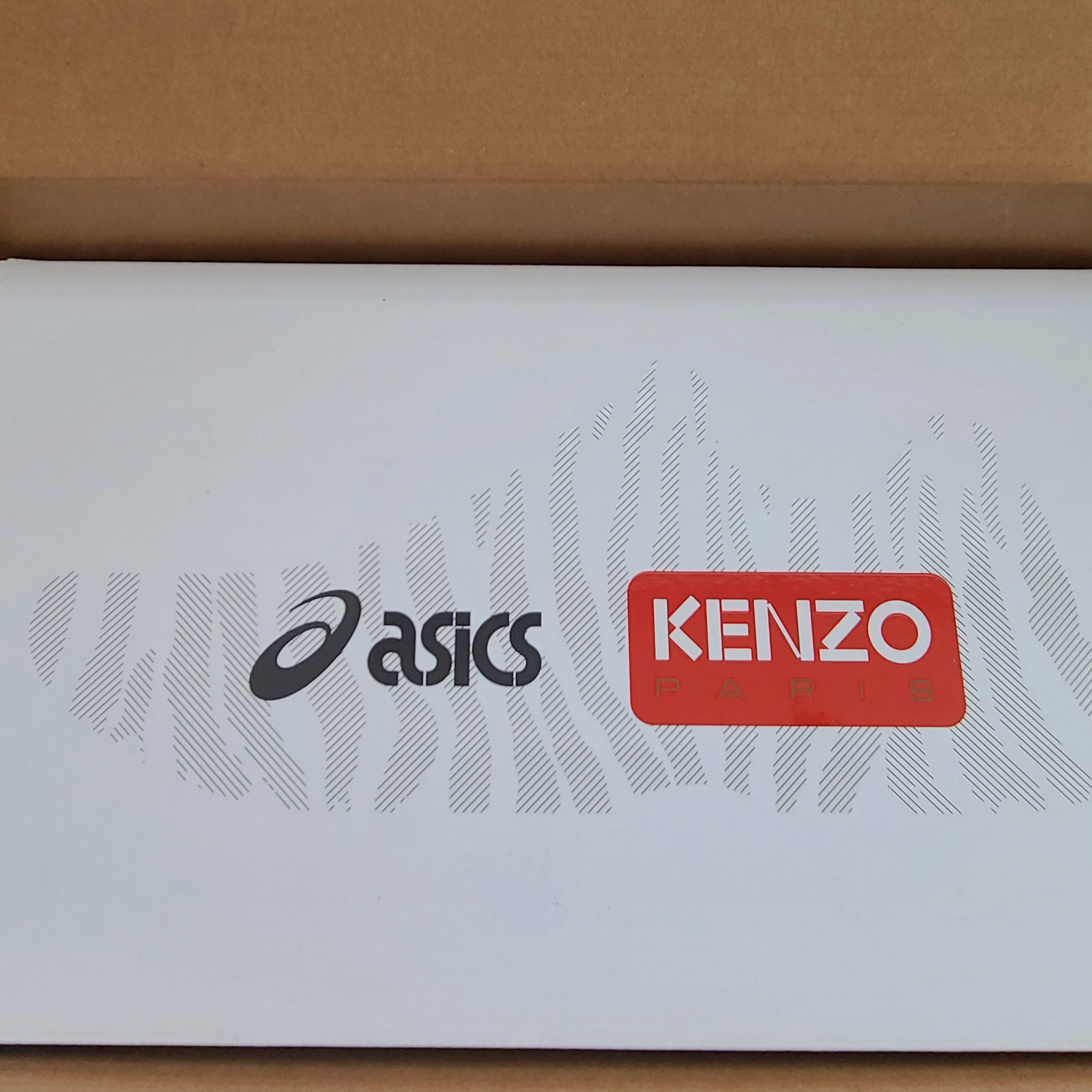 Asics x Kenzo Gel-Kayano 20 by Nigo Multi White, Pop Mart Mega Space Molly Series 3 Good Luck Bear (Opened Case) 착용 스타일 - 2