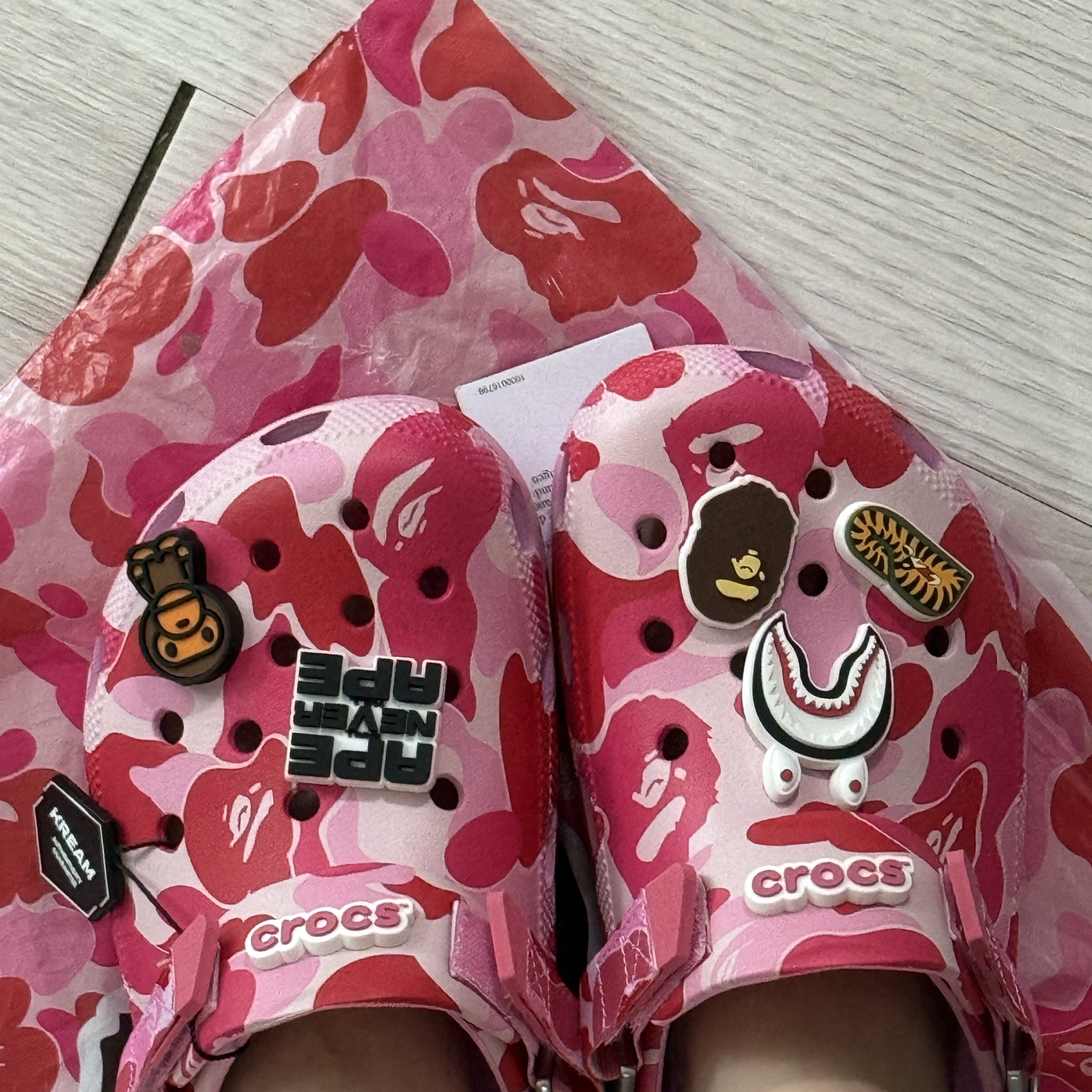 Crocs x BAPE Classic Clog Carnation 착용 스타일