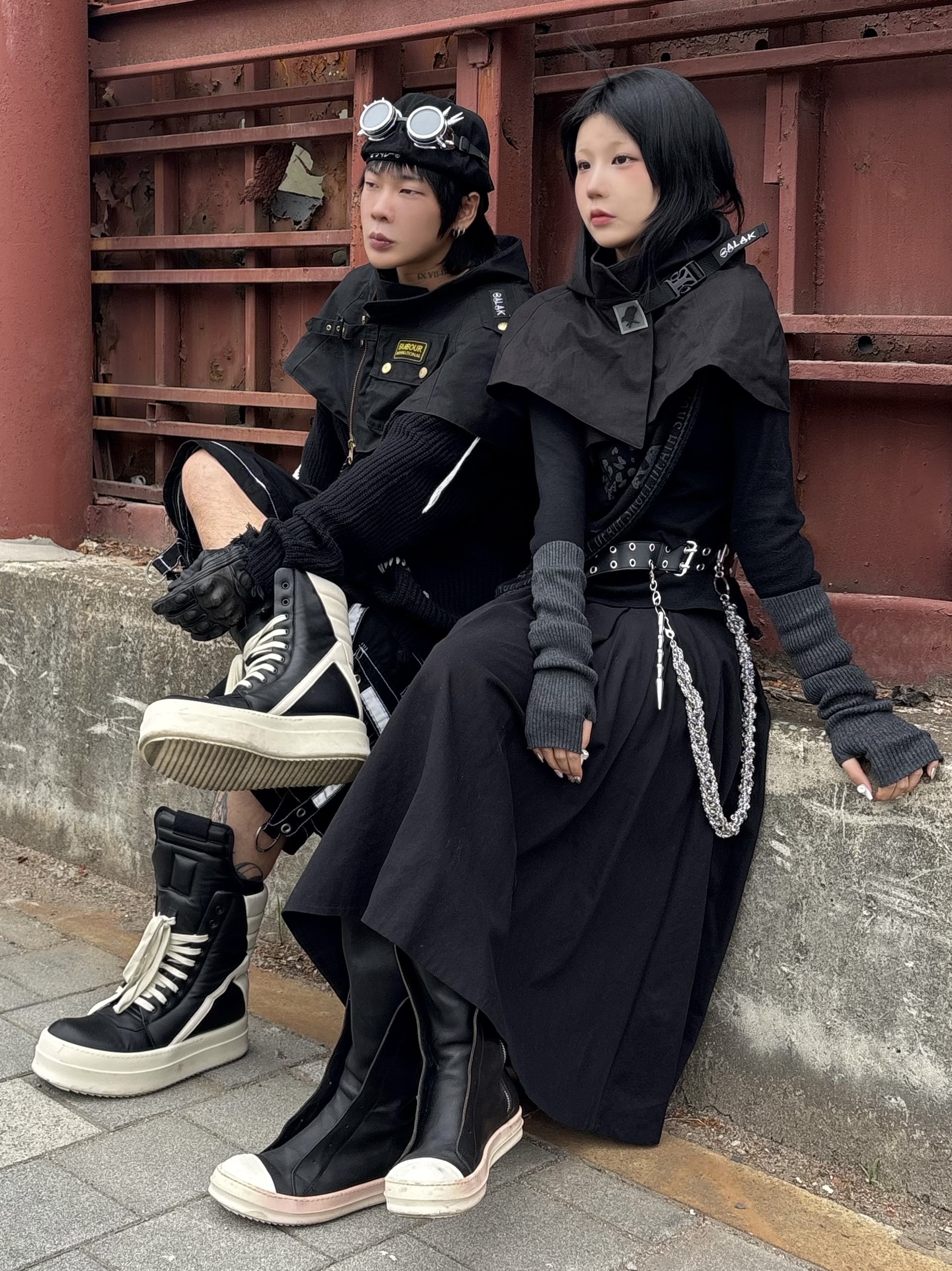 Rick Owens Hollywood Mega Bumper Geobasket in Full Grain Calf Leather Black Milk 착용 스타일 - 2