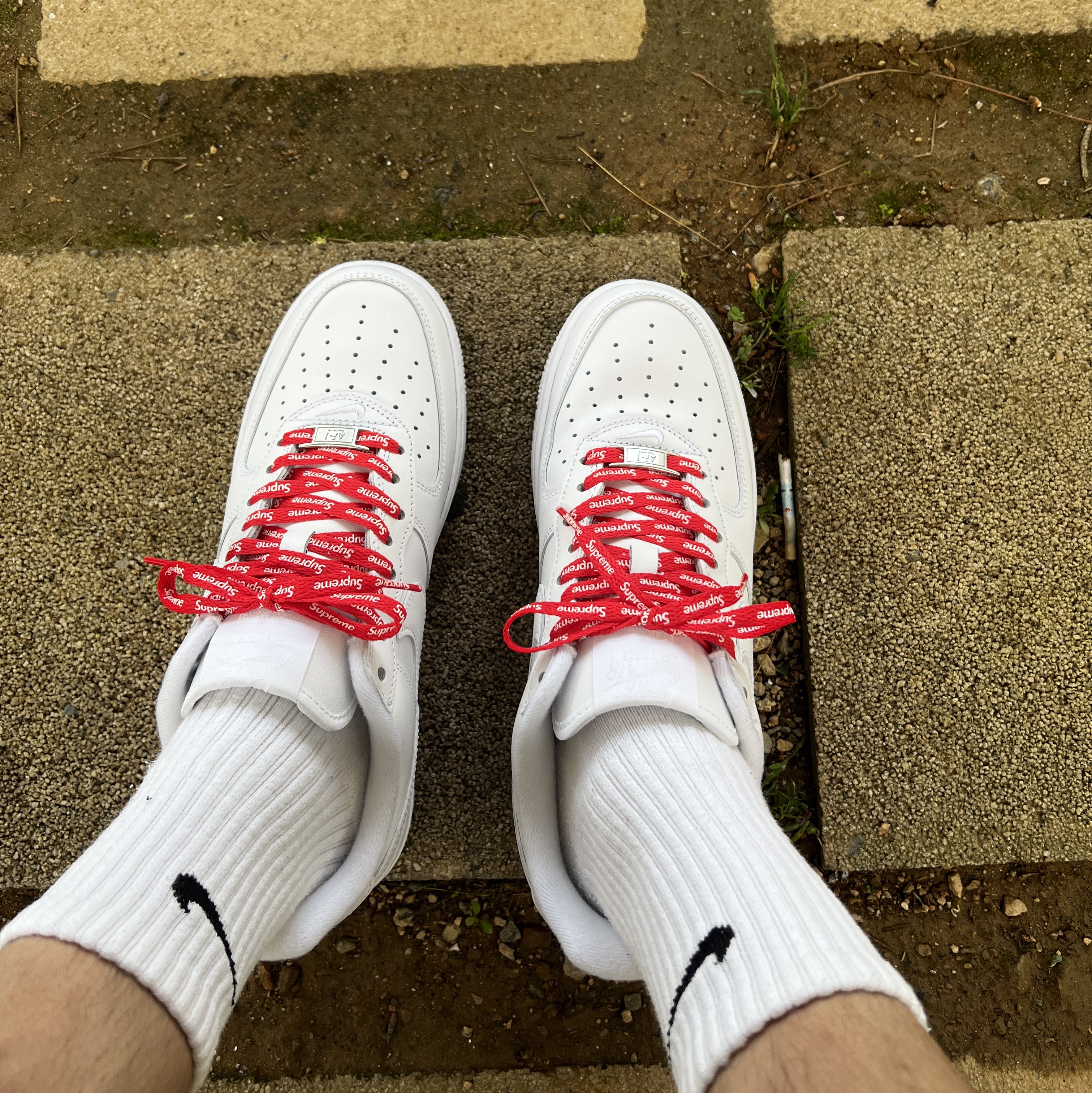 Nike x Supreme Air Force 1 Low White 착용 스타일