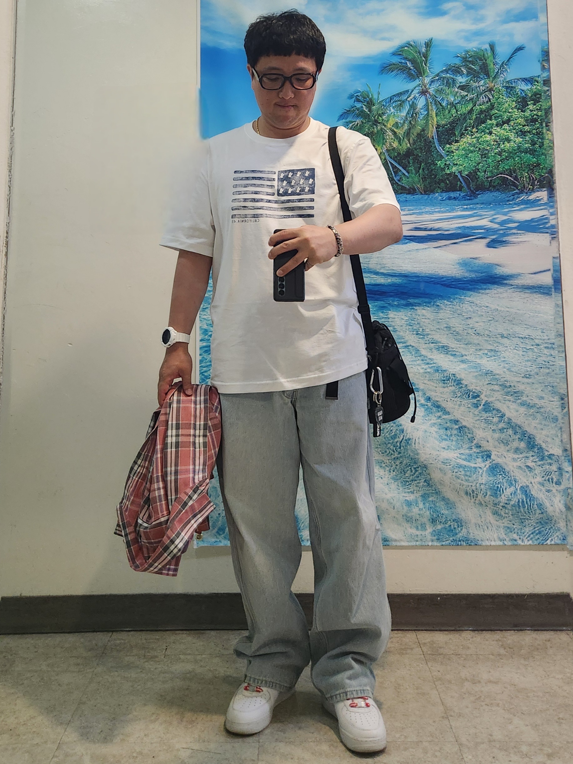 Nike x Supreme Air Force 1 Low White, Human Made Carabiner 70mm Silver 착용 스타일