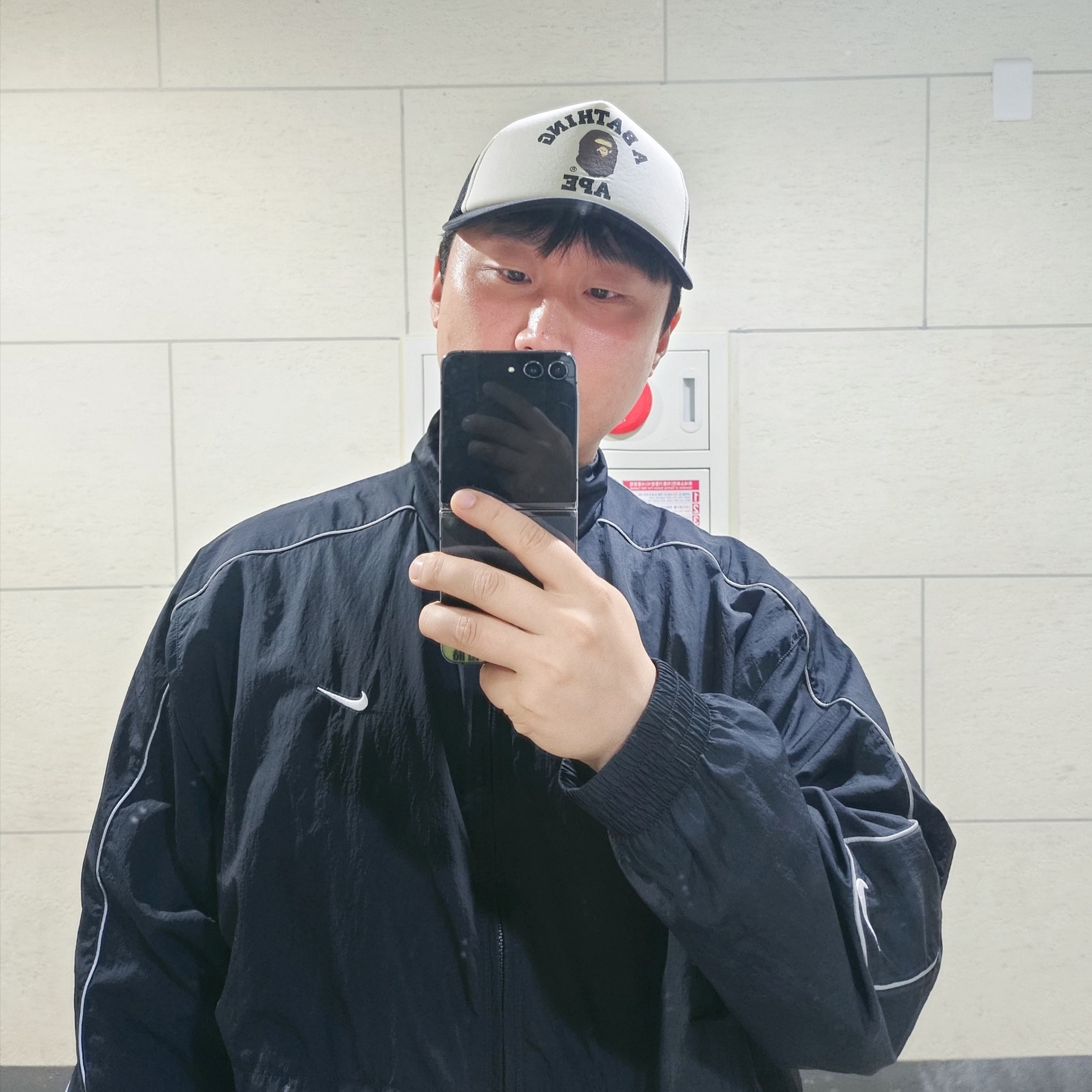 Nike NSW Solo Swoosh Woven Track Jacket Black - Asia, BAPE College Mesh Cap Black 착용 스타일