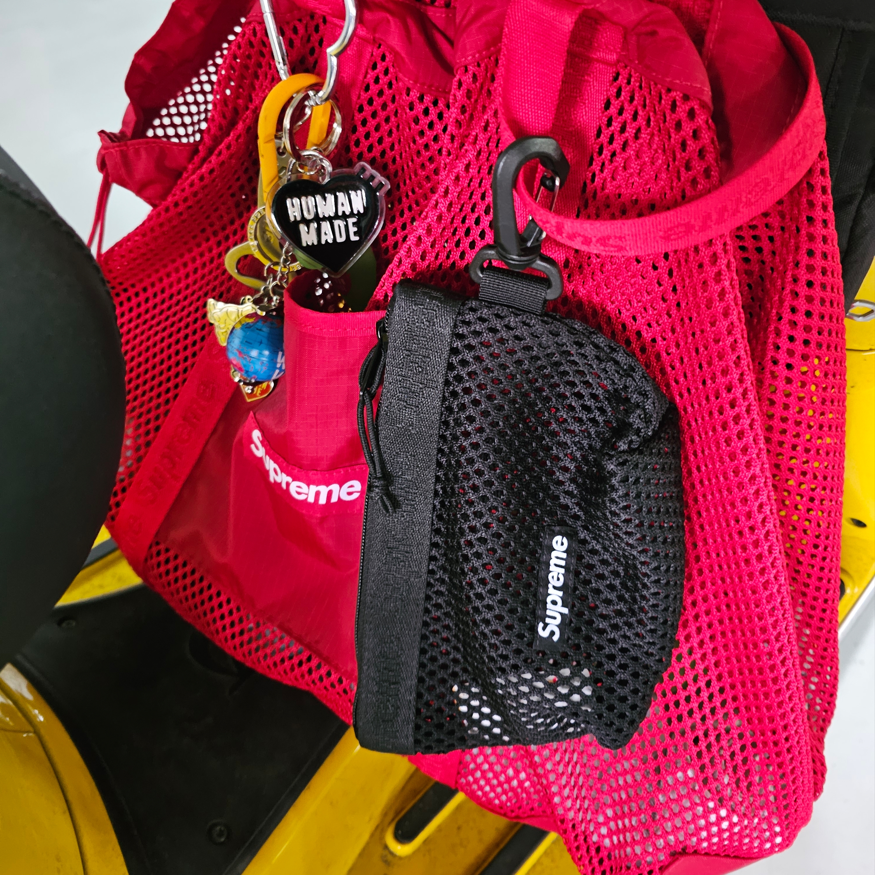 Supreme Mesh Mini Pouch Black - 25SS 착용 스타일