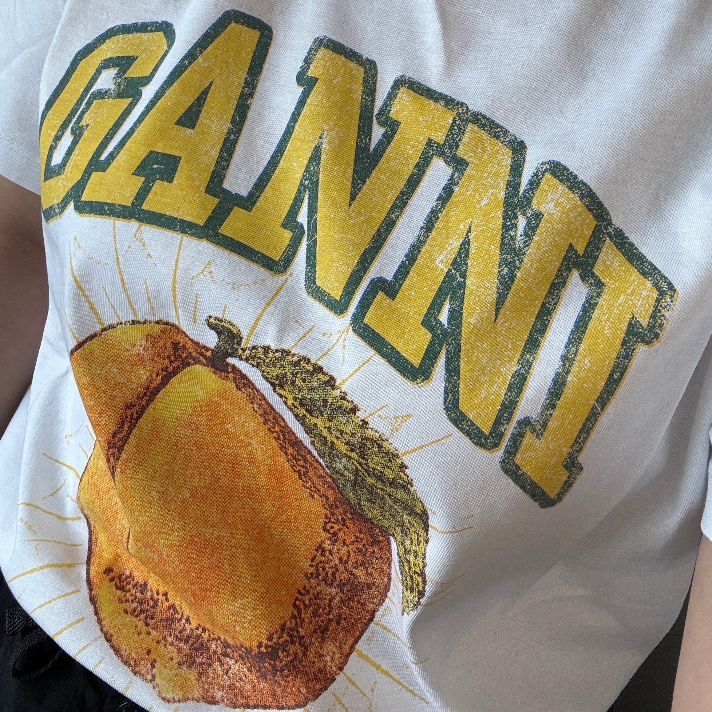 (W) Ganni Relaxed Peach T-Shirt Bright White 착용 스타일