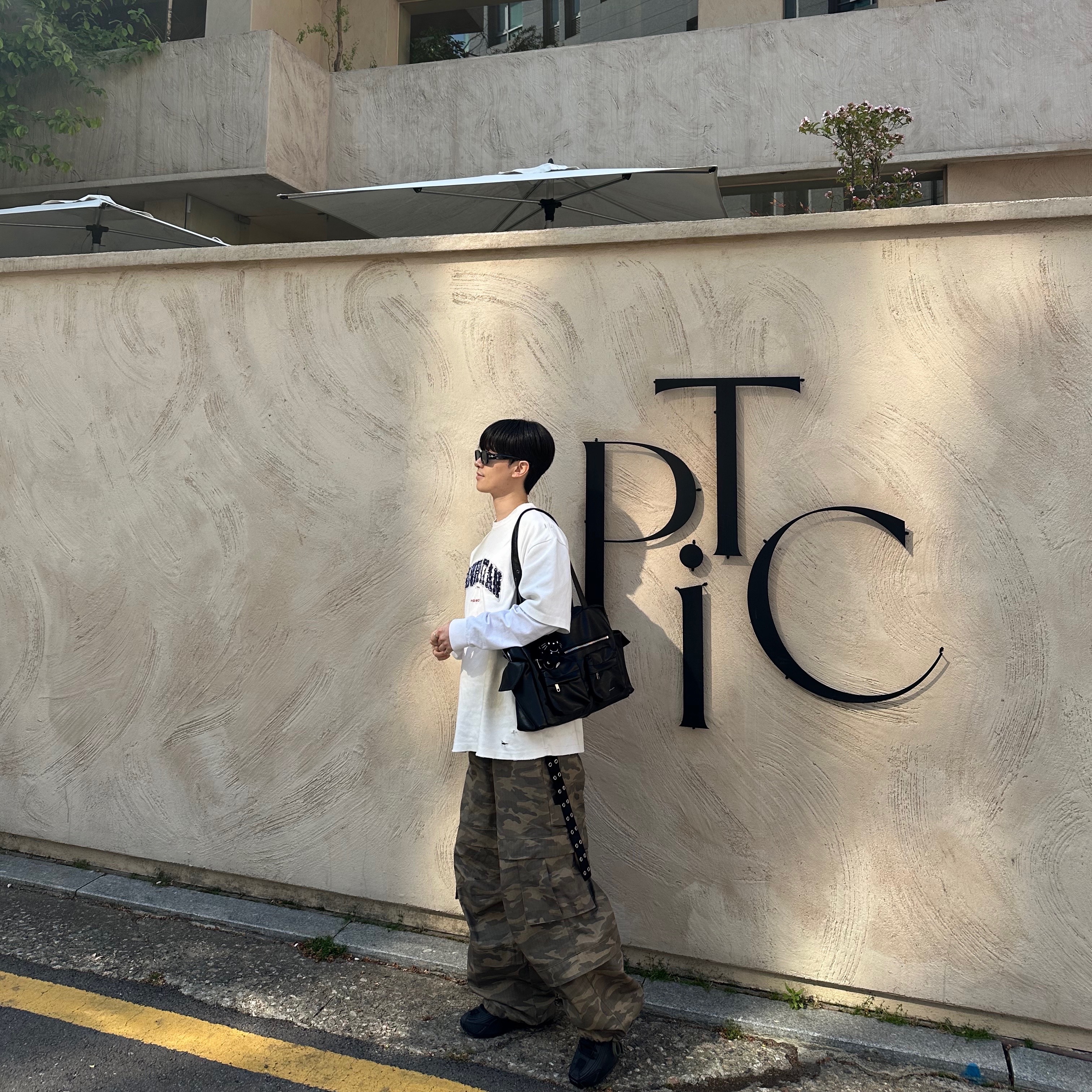 [KREAM Exclusive] Kamien Titan Baggy Pants Kream Camo 착용 스타일