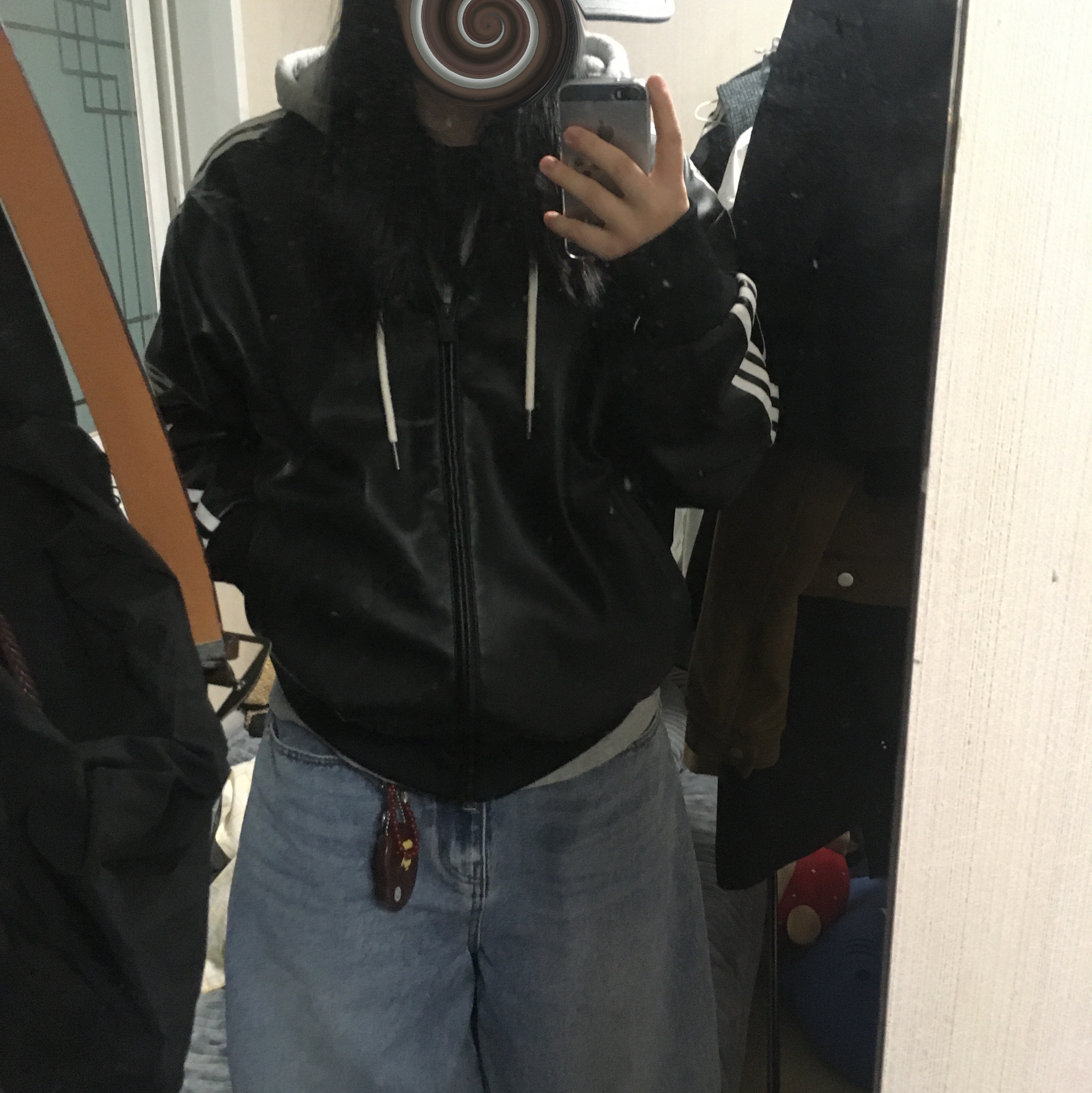 BAPE Ape Head Coin Case M Brown 착용 스타일