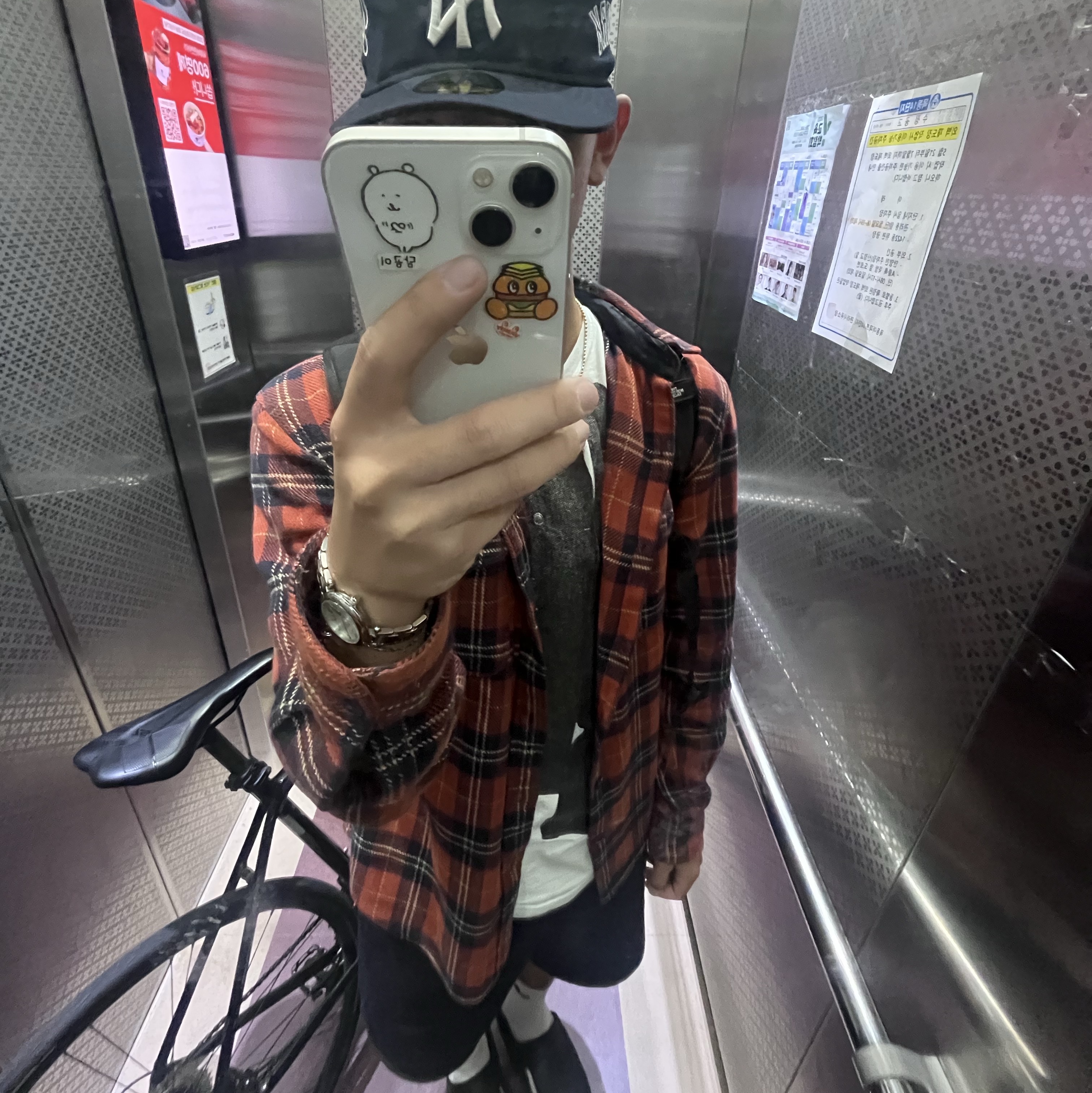 Stussy Whatchu Need T-Shirt White, New Era MLB New York Yankees Pillbox Series Ball Cap Navy 착용 스타일