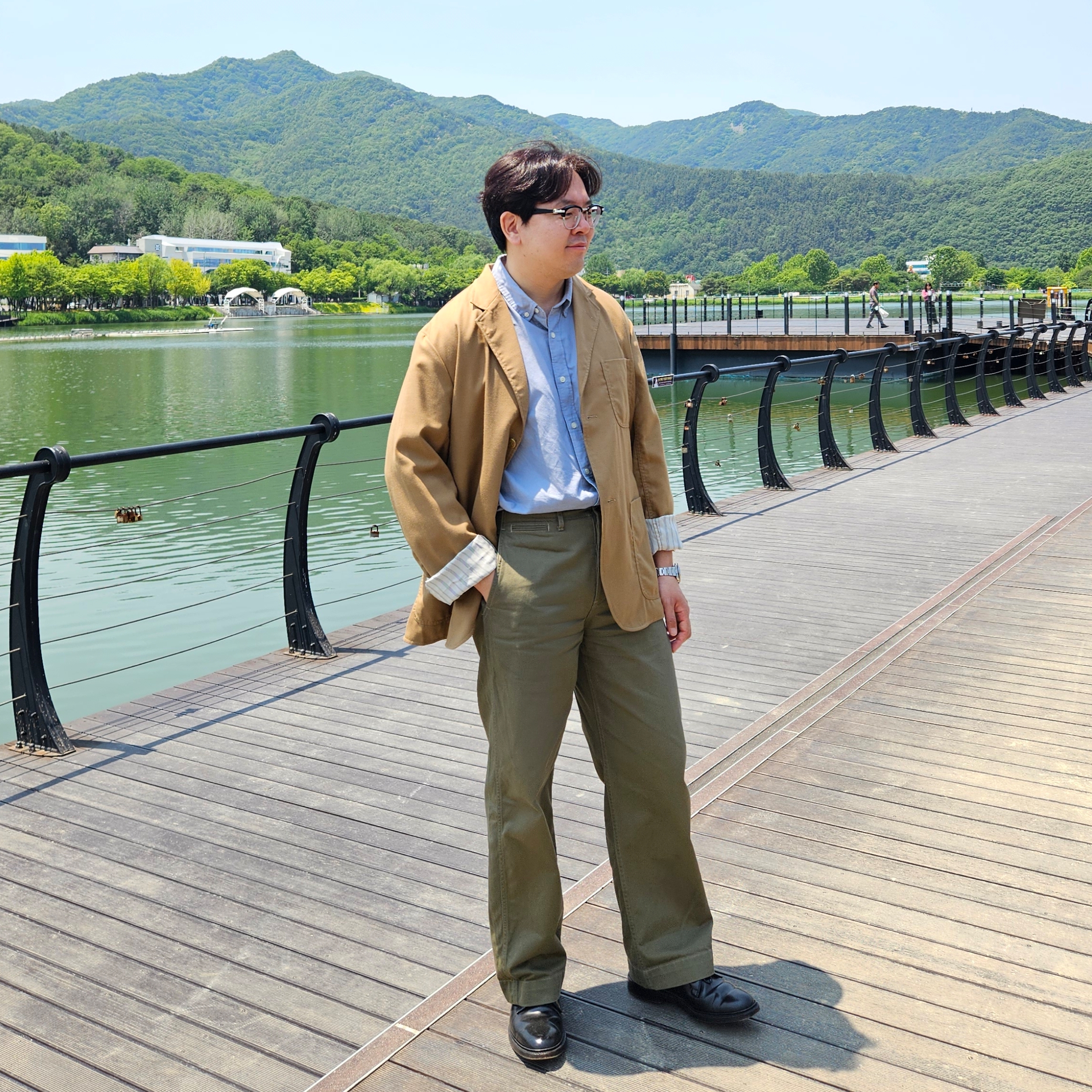 Nanamica Chino Jacket Khaki, Rolex Submariner 41mm 124060 Black Oyster 착용 스타일 - 2