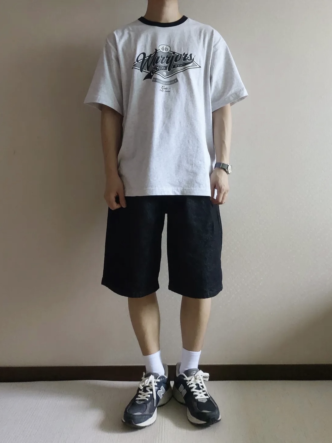 New Balance 2002R Premium Vintage Navy Grey, Millo Archive Denim Bermuda Raw Pants Indigo Black 착용 스타일