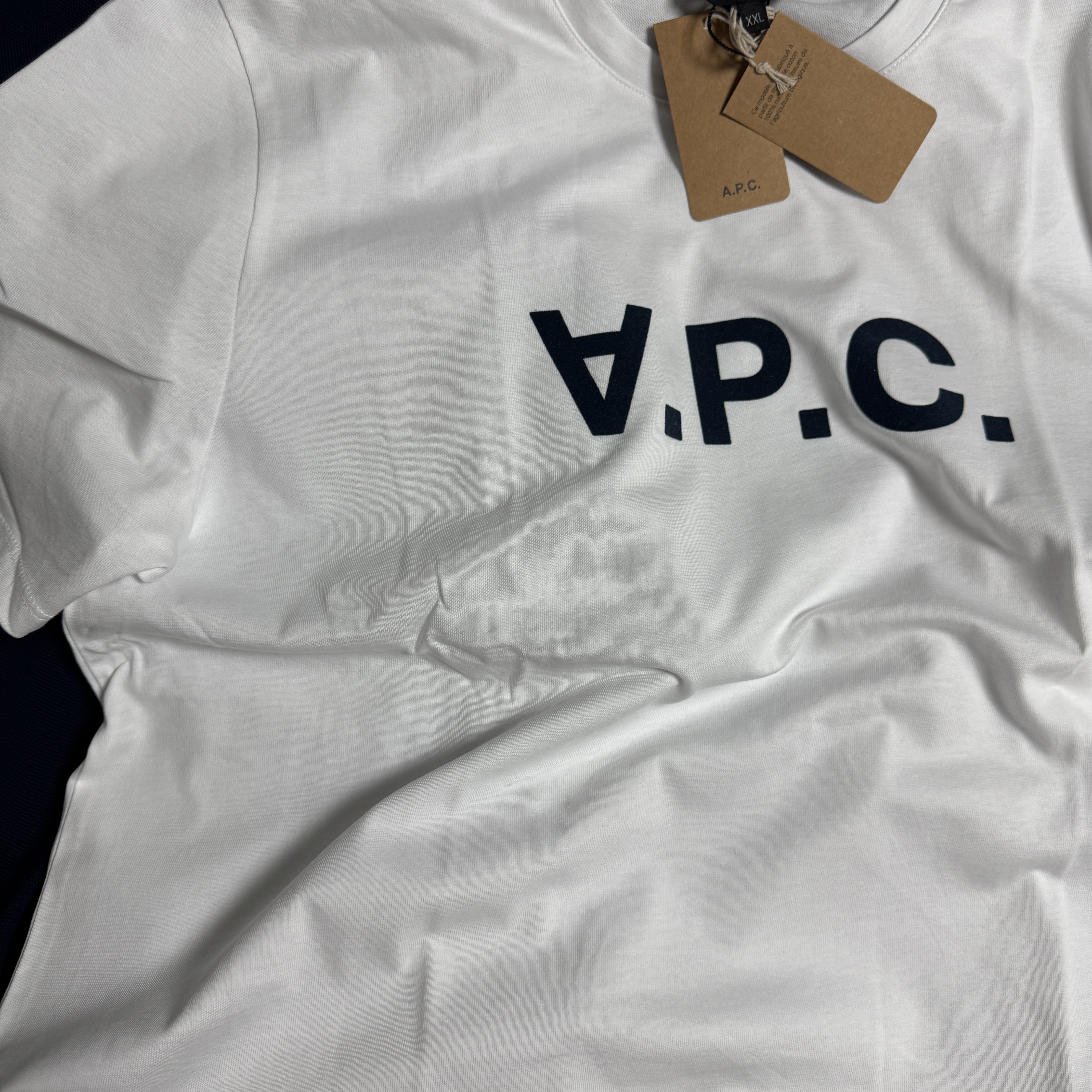 A.P.C. VPC T-Shirt White Dark Navy 착용 스타일