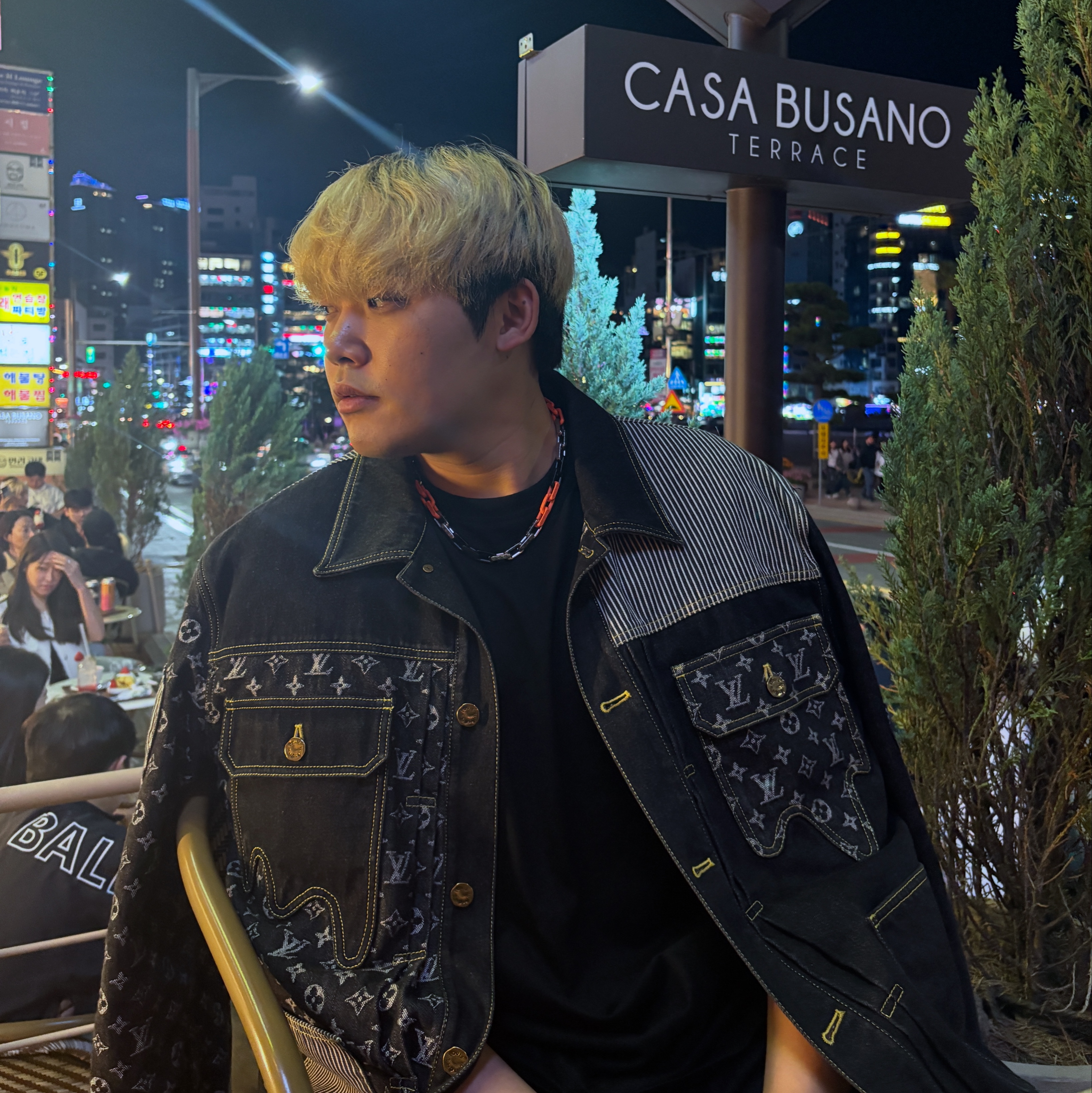 Louis Vuitton x Nigo Crazy Denim Workwear Jacket Black, Louis Vuitton Monogram Chain Necklace Silver 착용 스타일