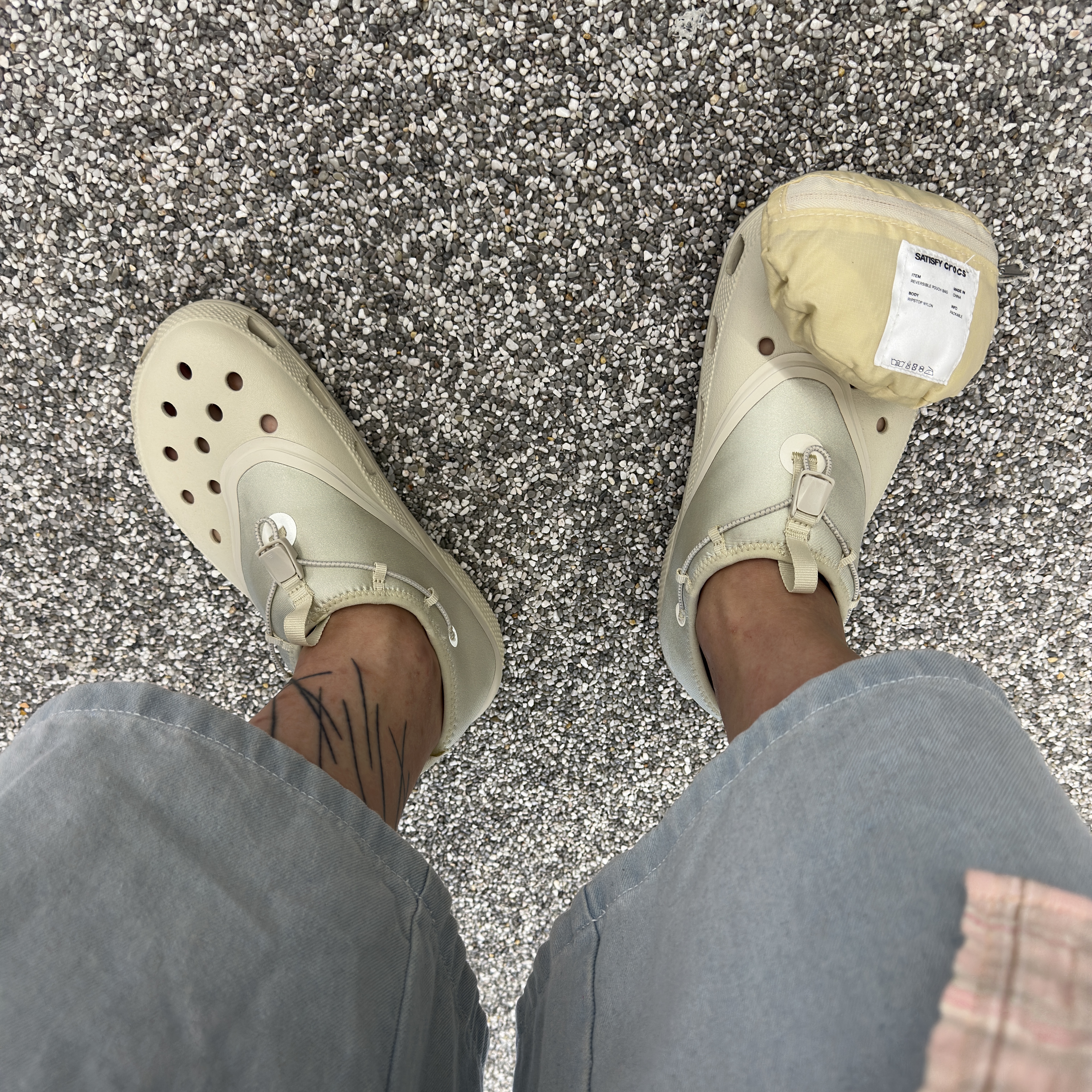 Crocs x Satisfy Classic Clog Bone, Our Legacy Borrowed Shirt Picnic Check Crude Seersucker 착용 스타일 - 4