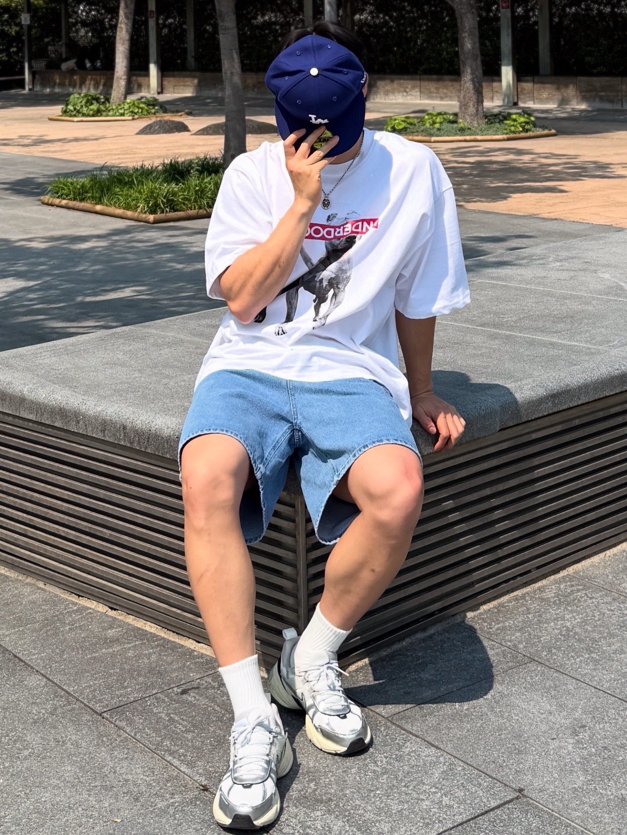 Nike V2K Run Summit White Metallic Silver 착용 스타일 - 6