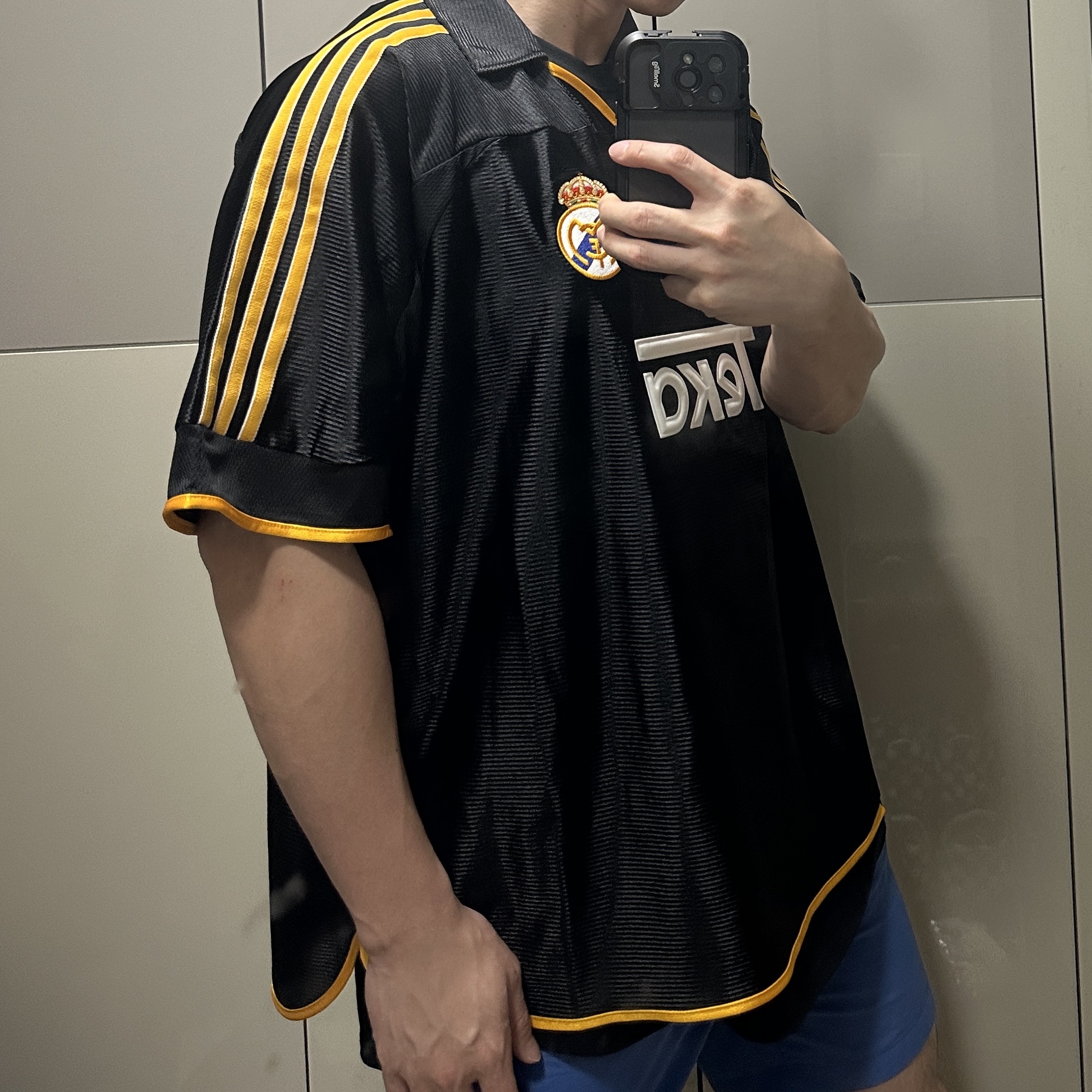 Adidas Real Madrid 99/00 Away Jersey Black - KR Sizing (Non Marking Ver.) 착용 스타일 - 2