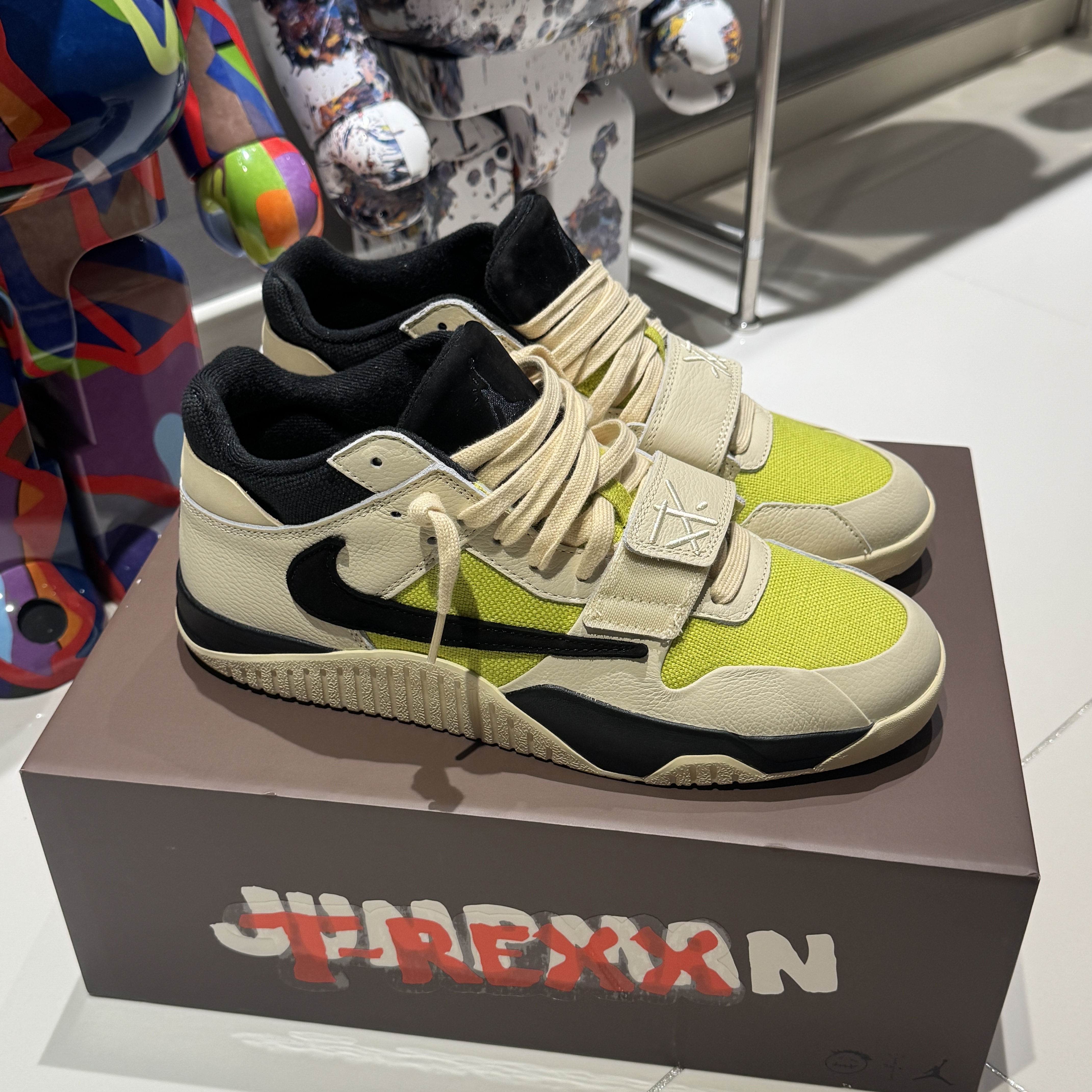 Jordan x Travis Scott Jumpman Jack TR Bright Cactus 착용 스타일