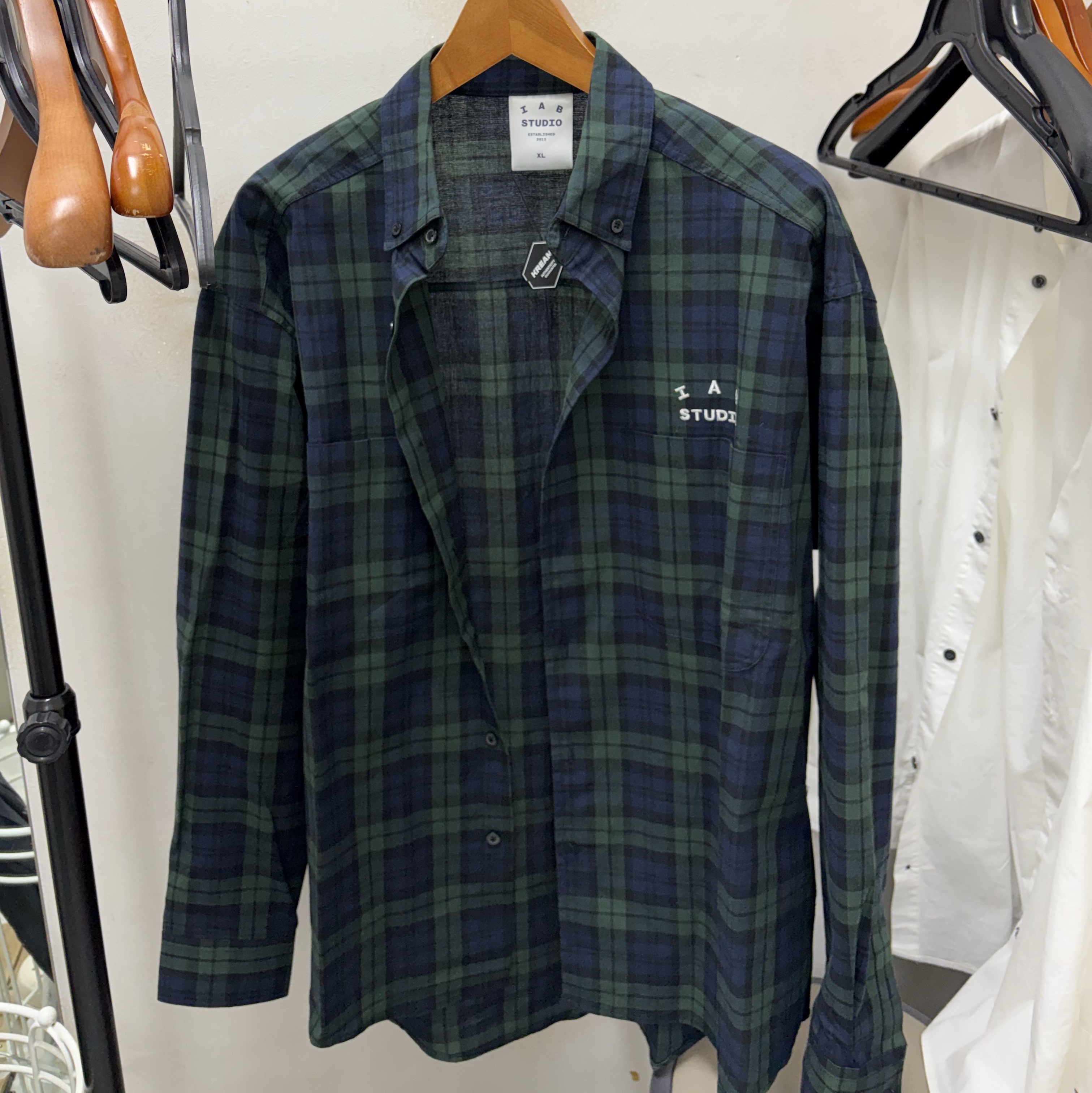 IAB Studio Blackwatch Tartan Shirt Blue Green 착용 스타일