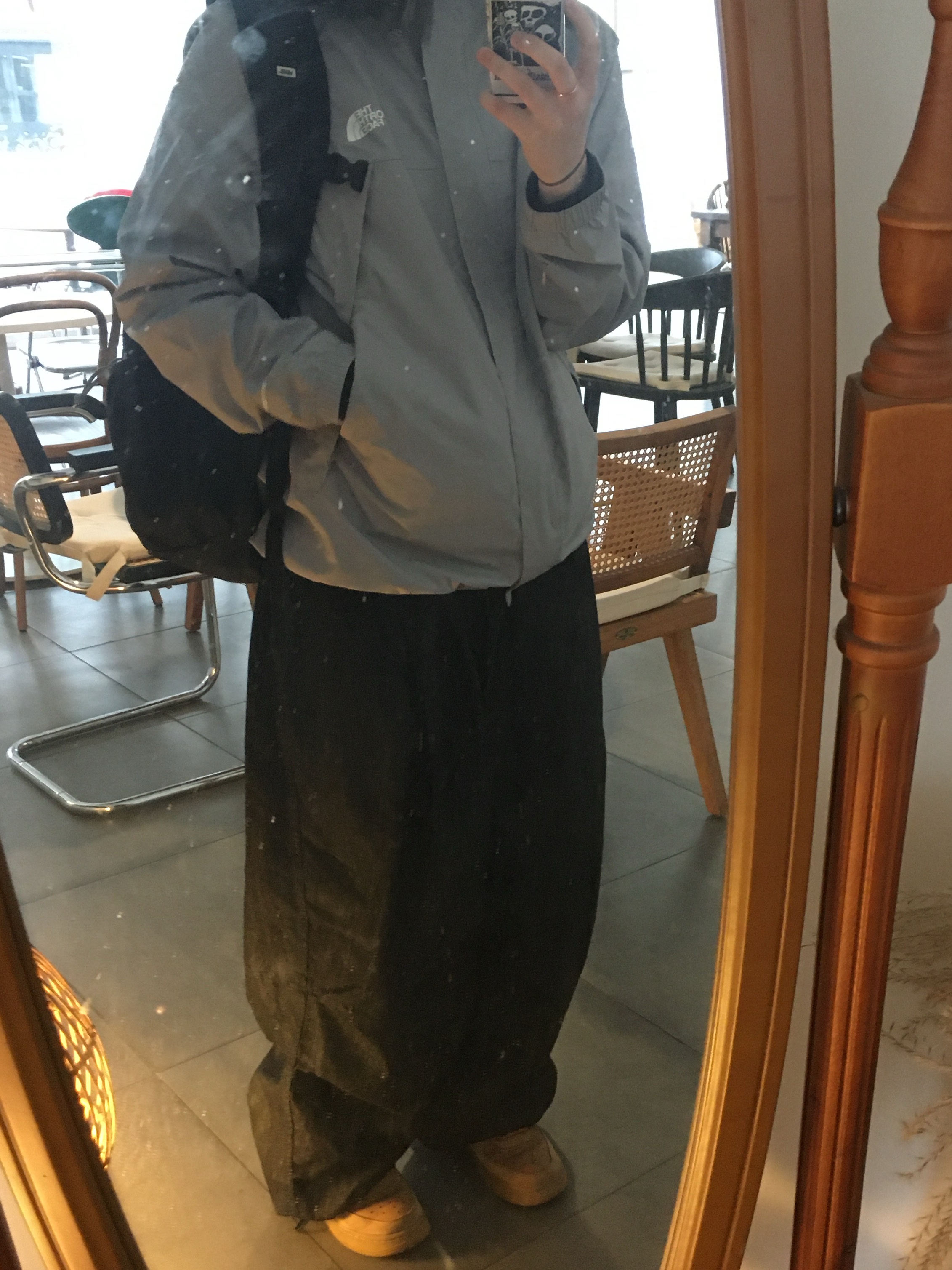 (W) The North Face Antora Jacket Standard Fit Meld Grey 착용 스타일