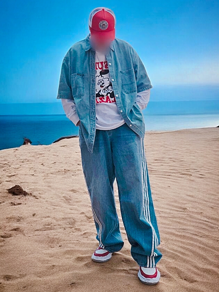 Verdy Otsumo Plaza L/S T-Shirt White - Otsumo Plaza Exclusive, Supreme Loose Fit S/S Denim Painter Shirt Washed Blue - 24SS 착용 스타일 - 1