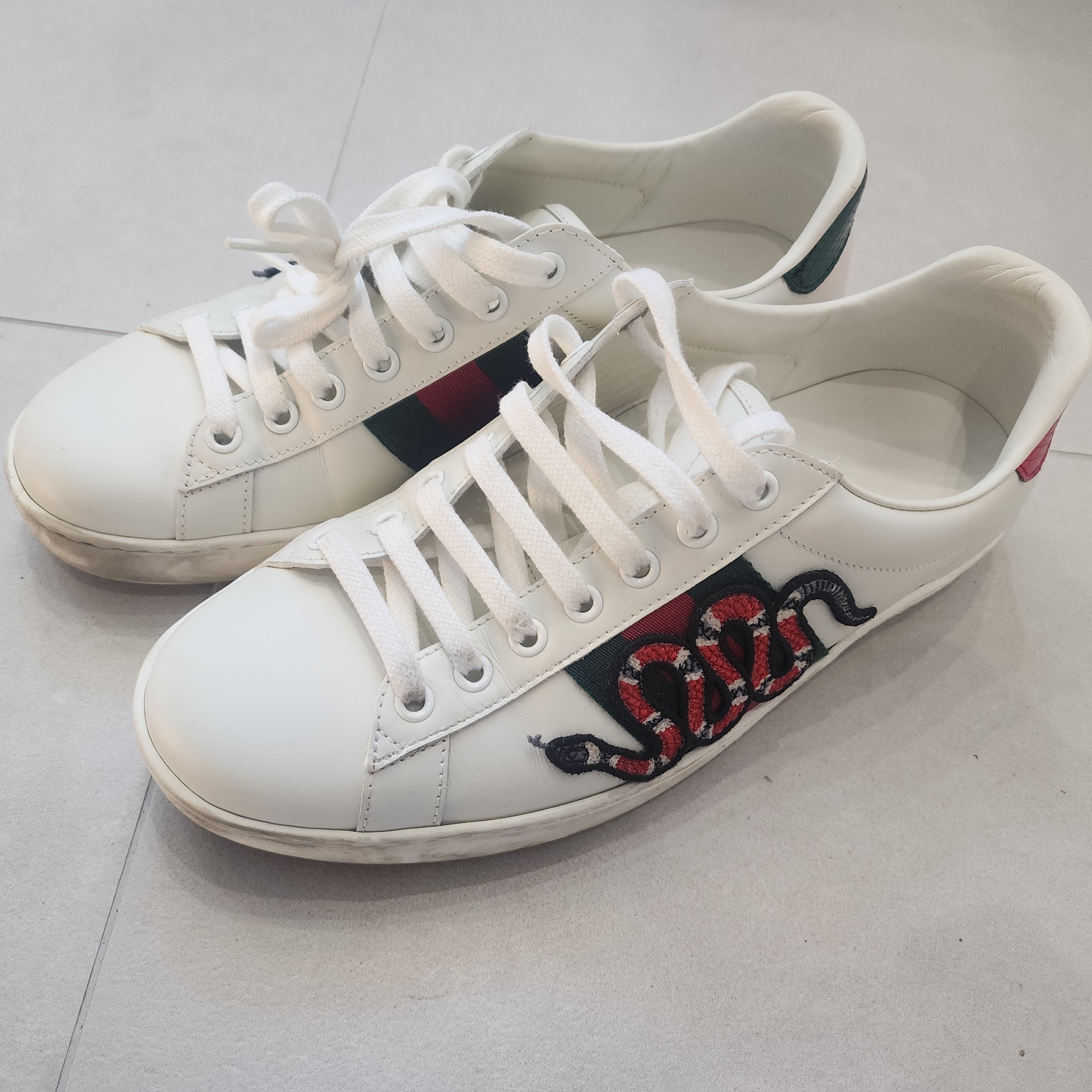 Gucci Ace Snake Embroidered Sneakers 착용 스타일