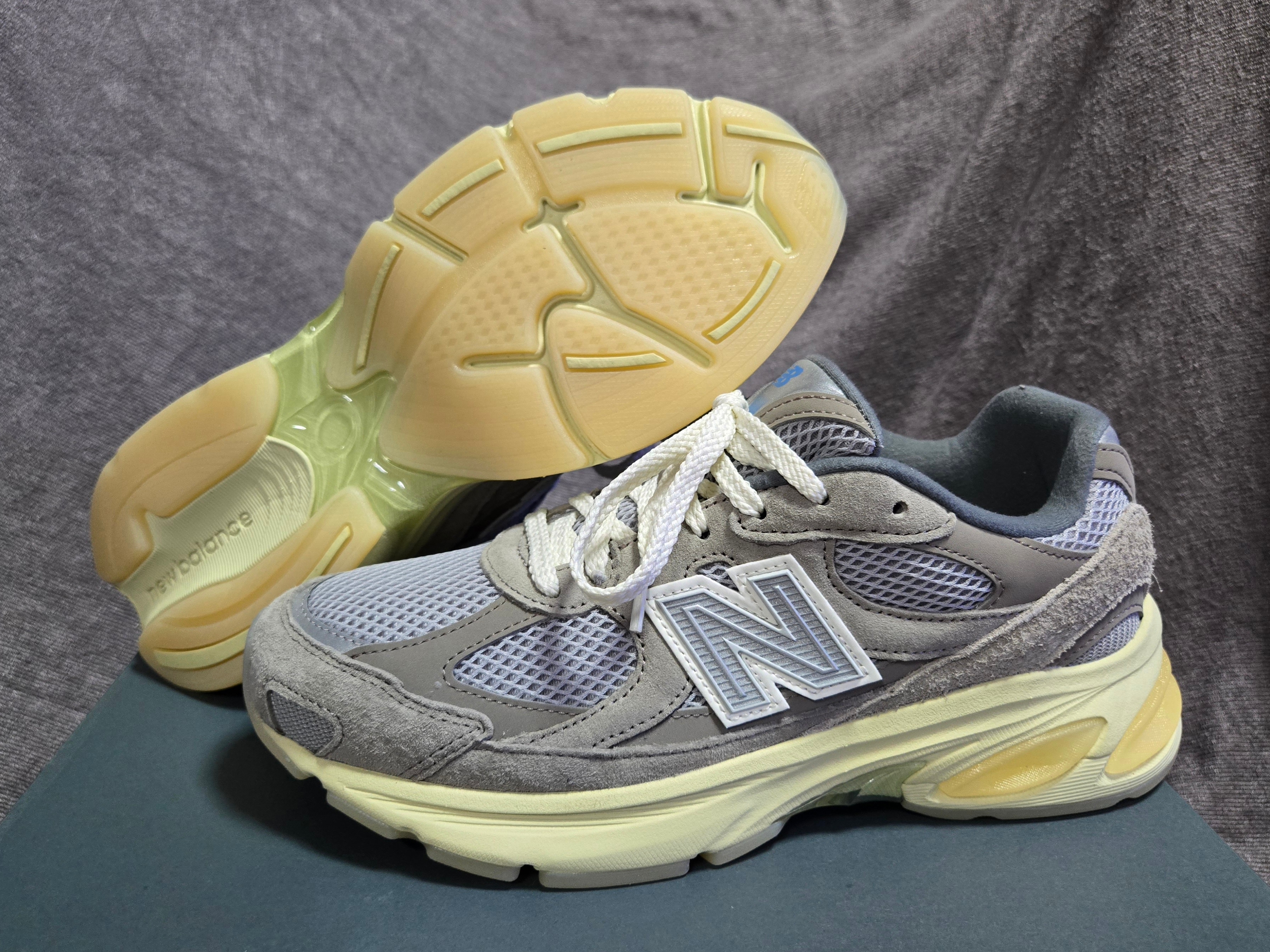 New Balance 2010 Abzorb Arid Stone, New Balance 2002R Cool Grey 착용 스타일 - 2
