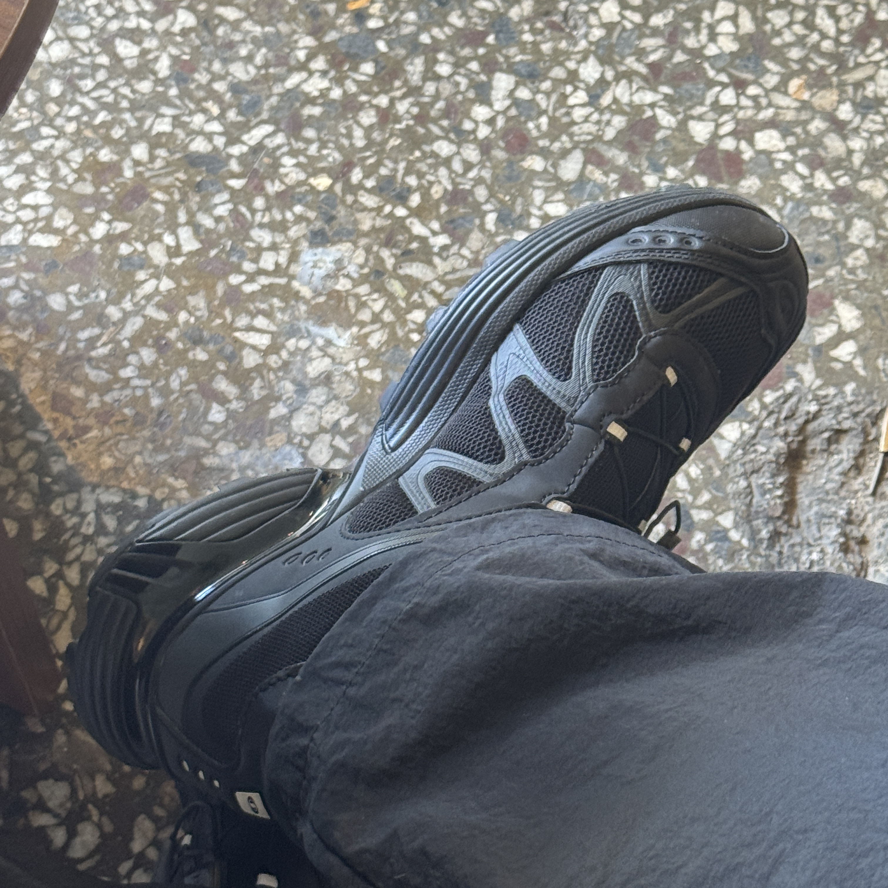 Salomon XT-Whisper Black Asphalt 착용 스타일 - 2