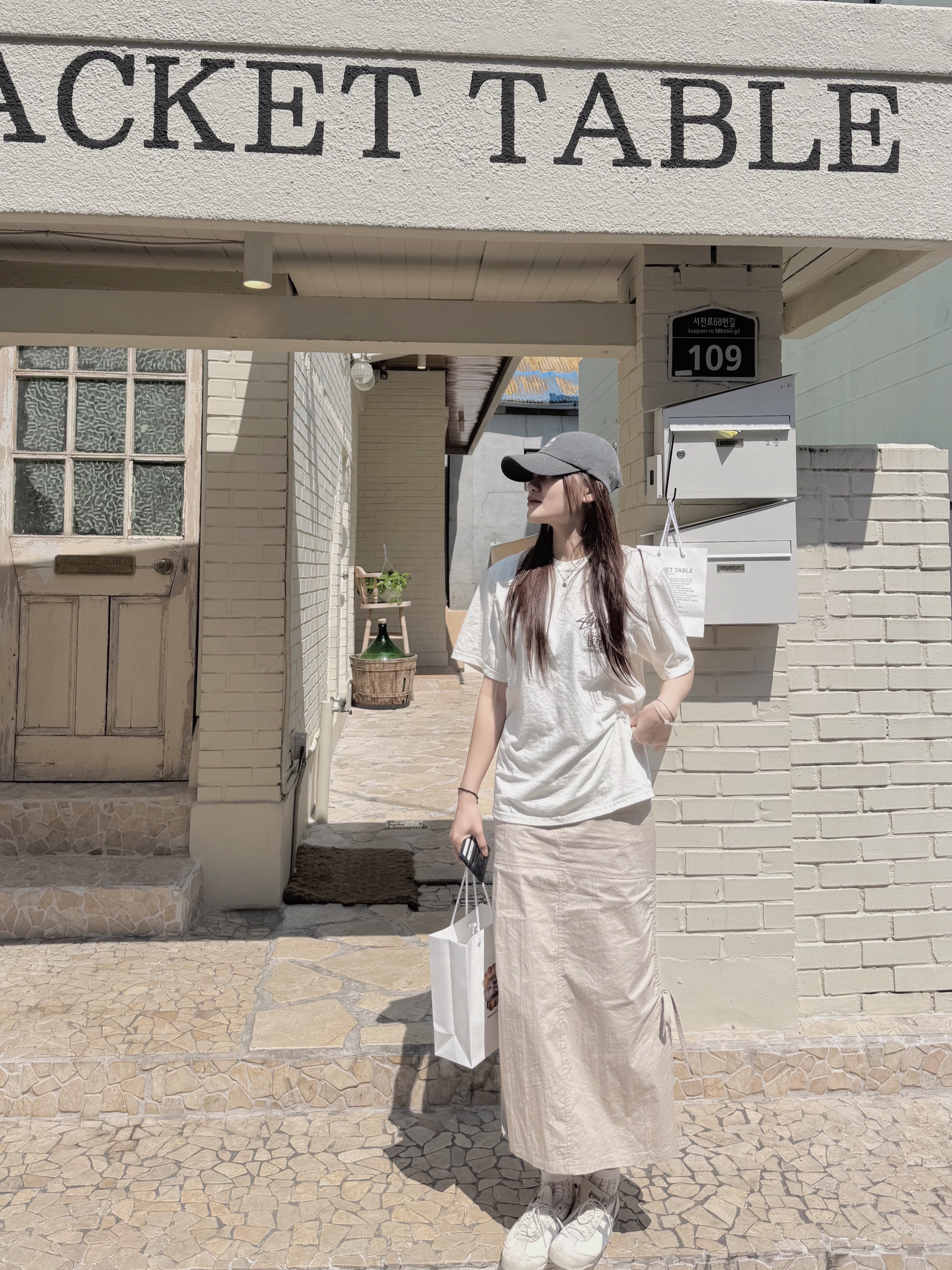 Emis Vintage Logo Pigment Cap Dimgray (Renewal Ver.), Stussy Pigment Dyed Classic Gear T-Shirt Natural 착용 스타일