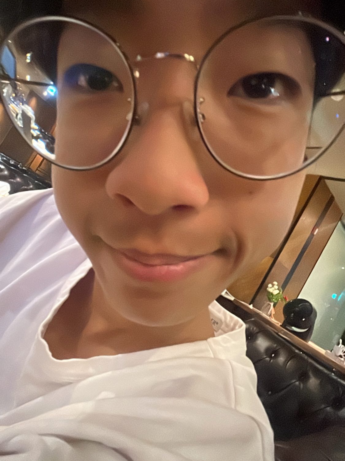 Chrome Hearts Bonennoisseur II Matte Graphite Brushed Silver, (Kids) Moncler Logo T-Shirt Optical White - 23SS 착용 스타일 - 1