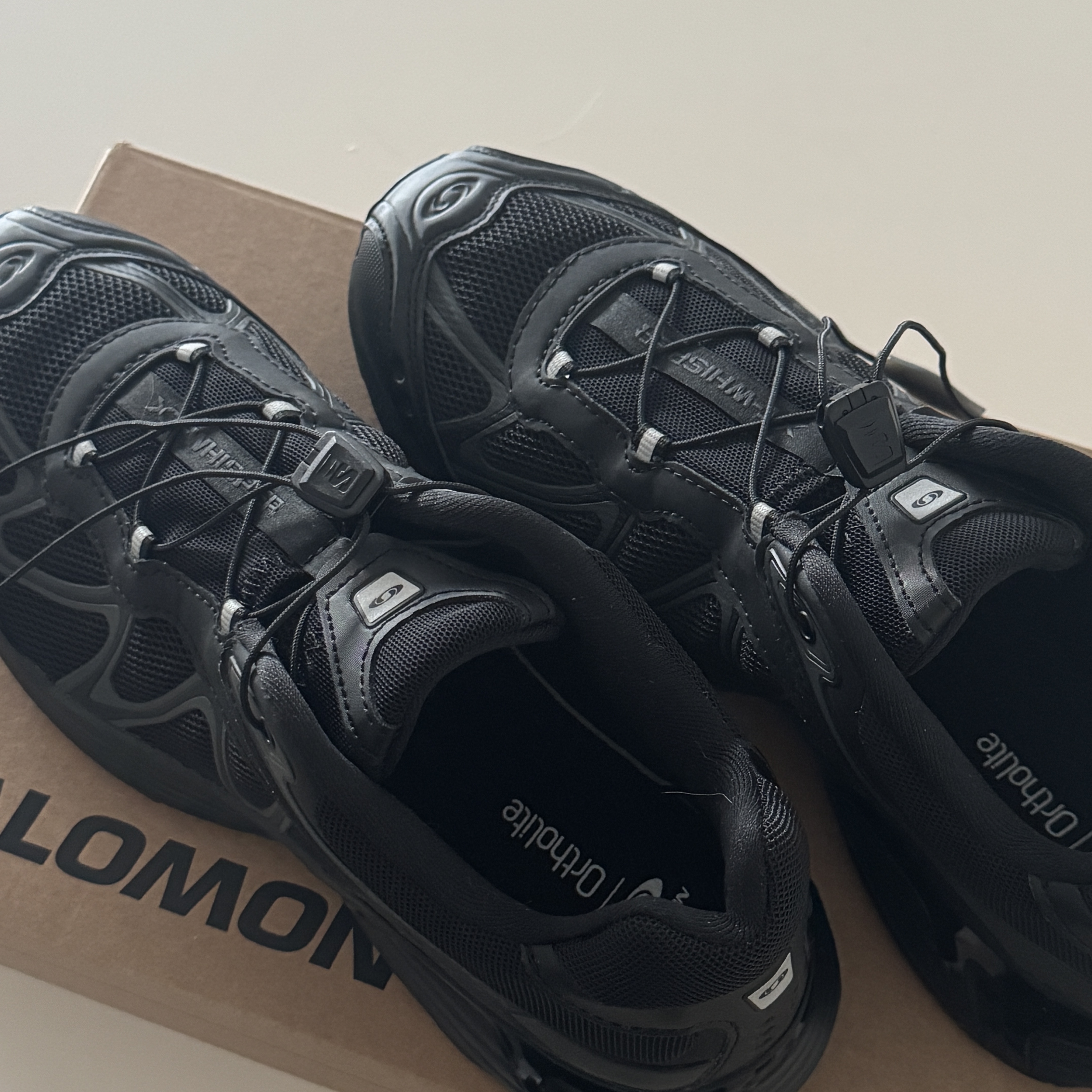 Salomon XT-Whisper Black Asphalt 착용 스타일 - 1
