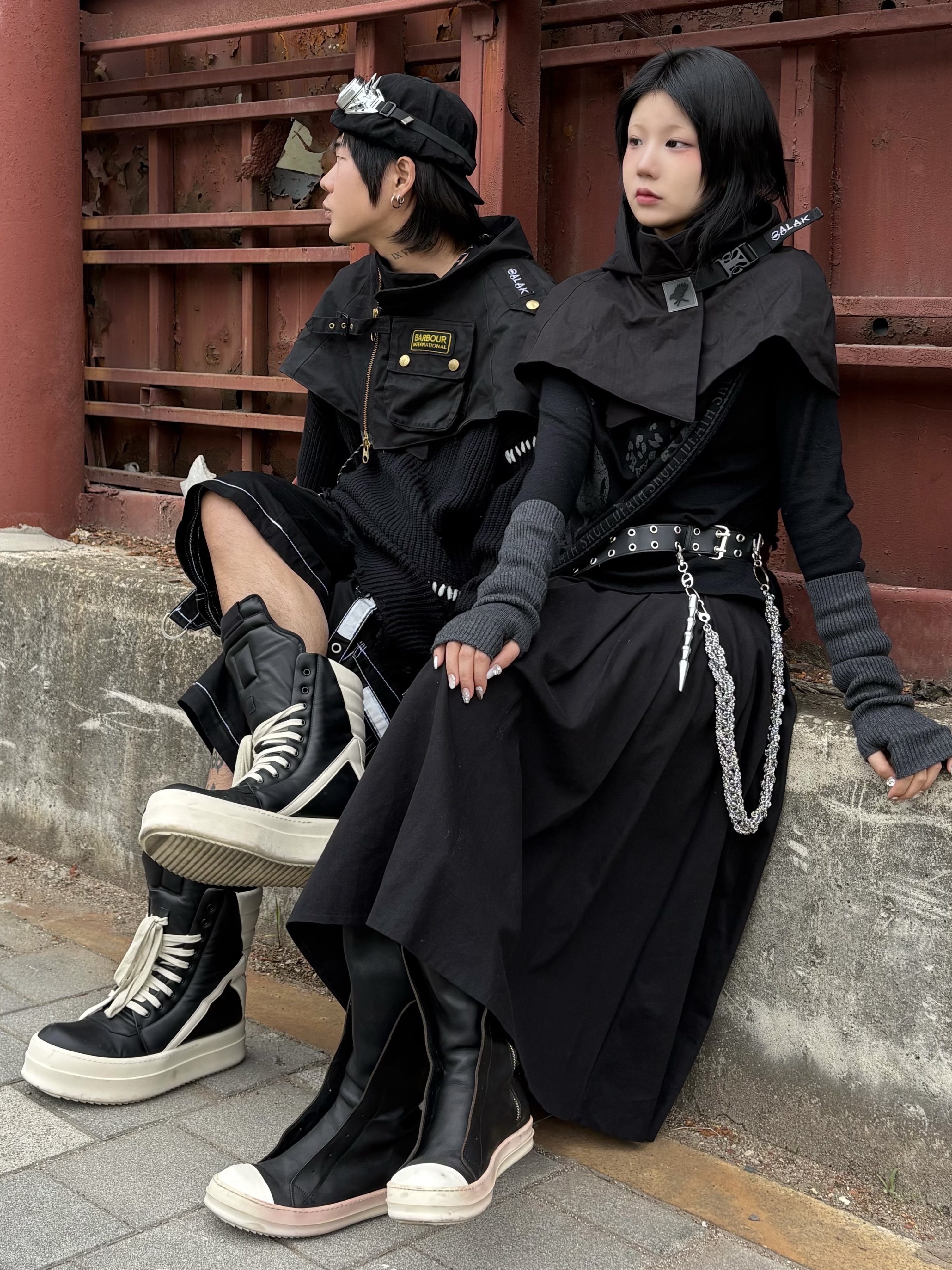 Rick Owens Hollywood Mega Bumper Geobasket in Full Grain Calf Leather Black Milk 착용 스타일 - 1