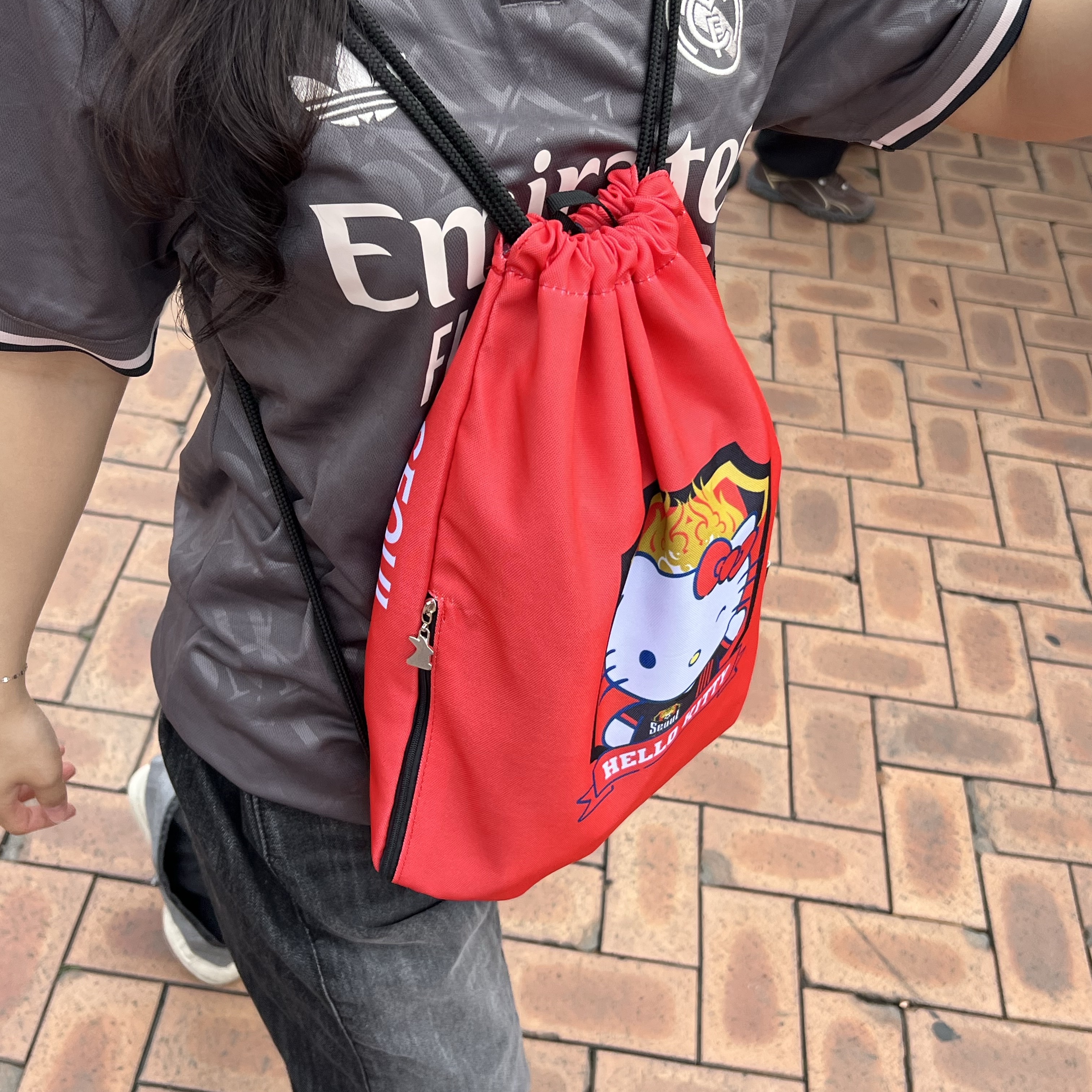 K League x Sanrio Characters 2025 Gym Sack Hello Kitty FC Seoul Red, Adidas Real Madrid 2024/25 3rd Jersey Charcoal - KR Sizing (Non Marking Ver.) 착용 스타일 - 2