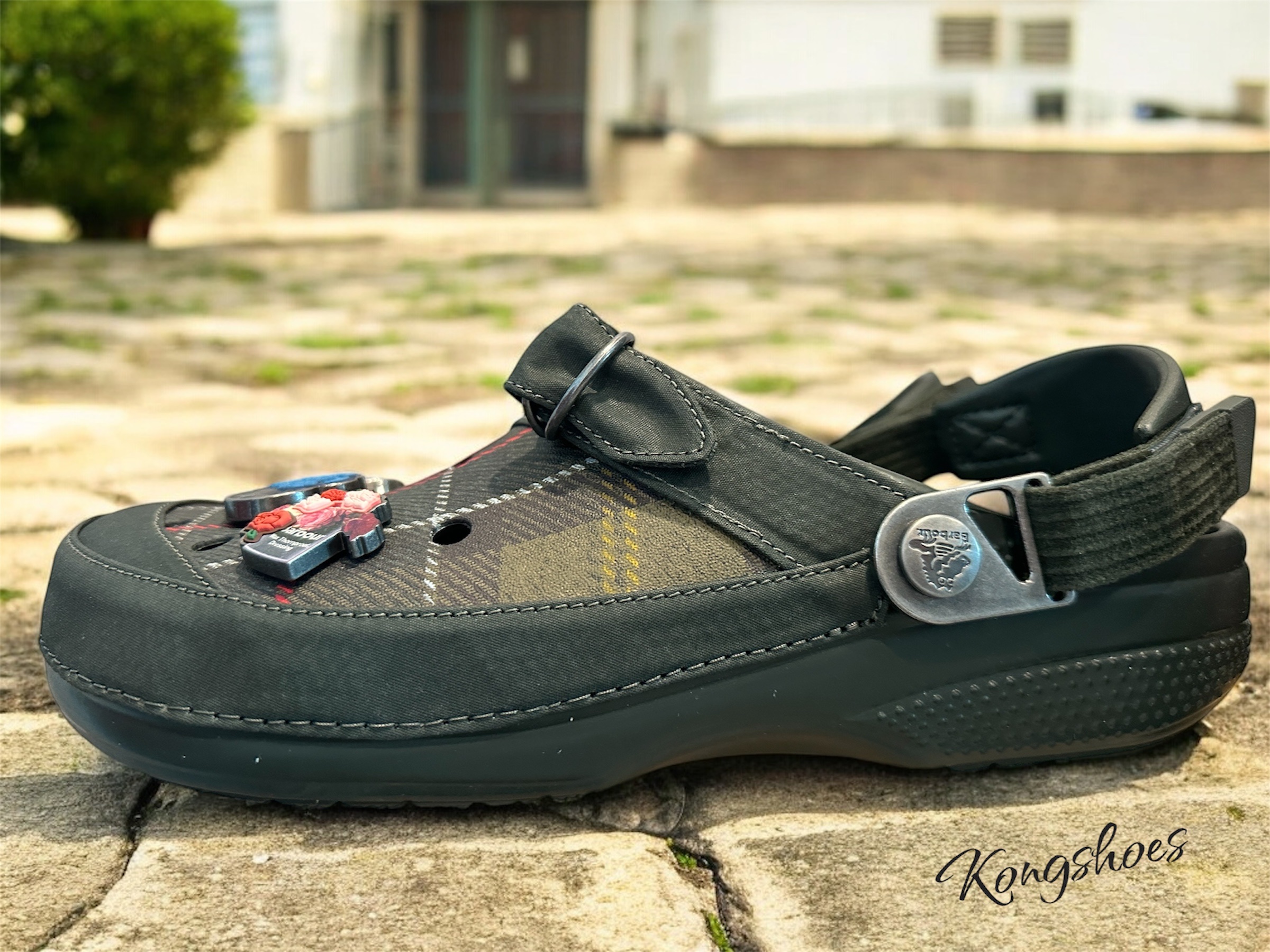 Crocs x Barbour Classic Clog Kelp 착용 스타일