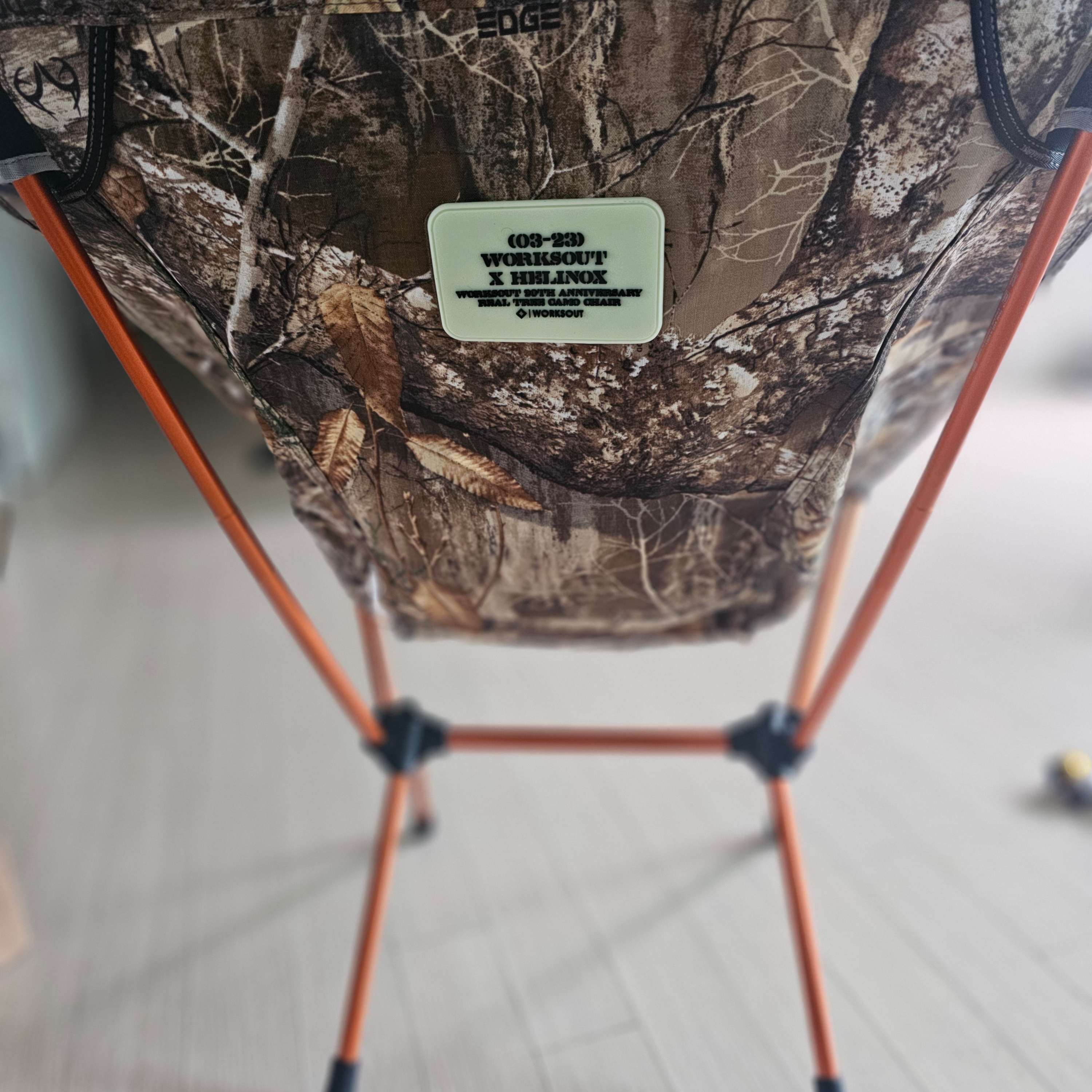 Helinox x Worksout Chair One L Edge Realtree 착용 스타일 - 2