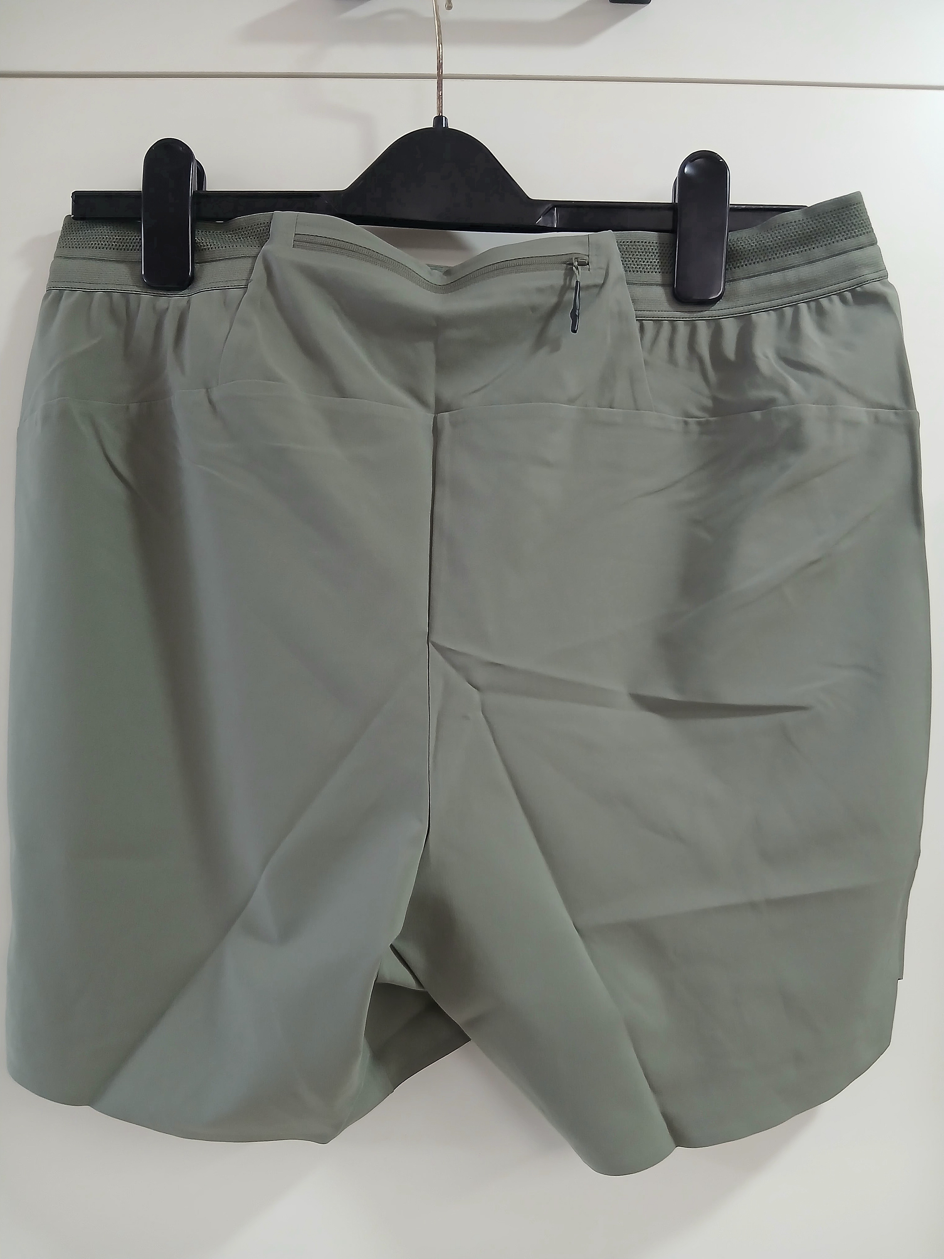 Arc'teryx Norvan Shorts 5 Inch Black, Arc'teryx Norvan Shorts 5 Inch Verve 착용 스타일 - 3