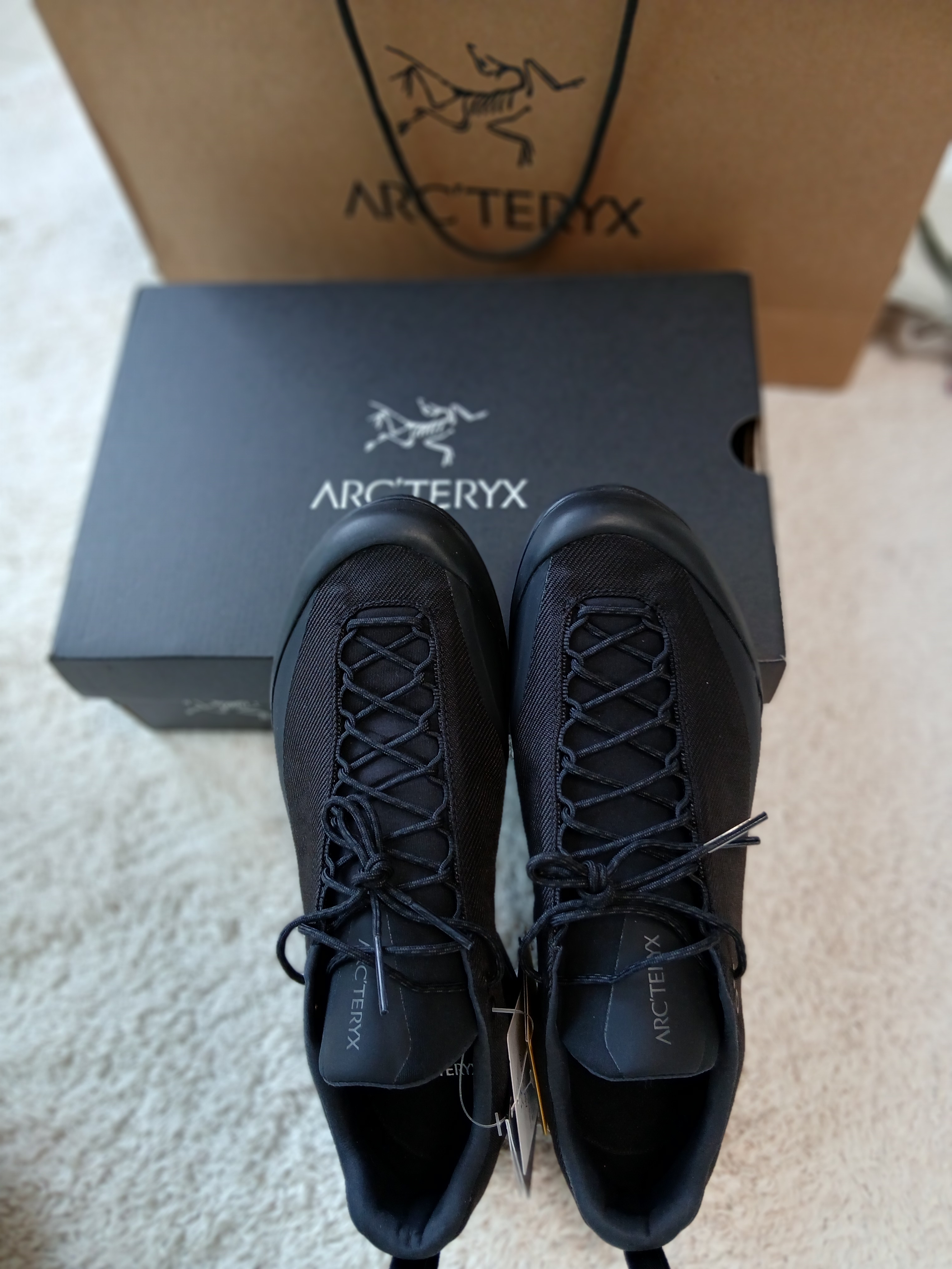 Arc'teryx Konseal FL 2 Black Carbon Copy 착용 스타일 - 1