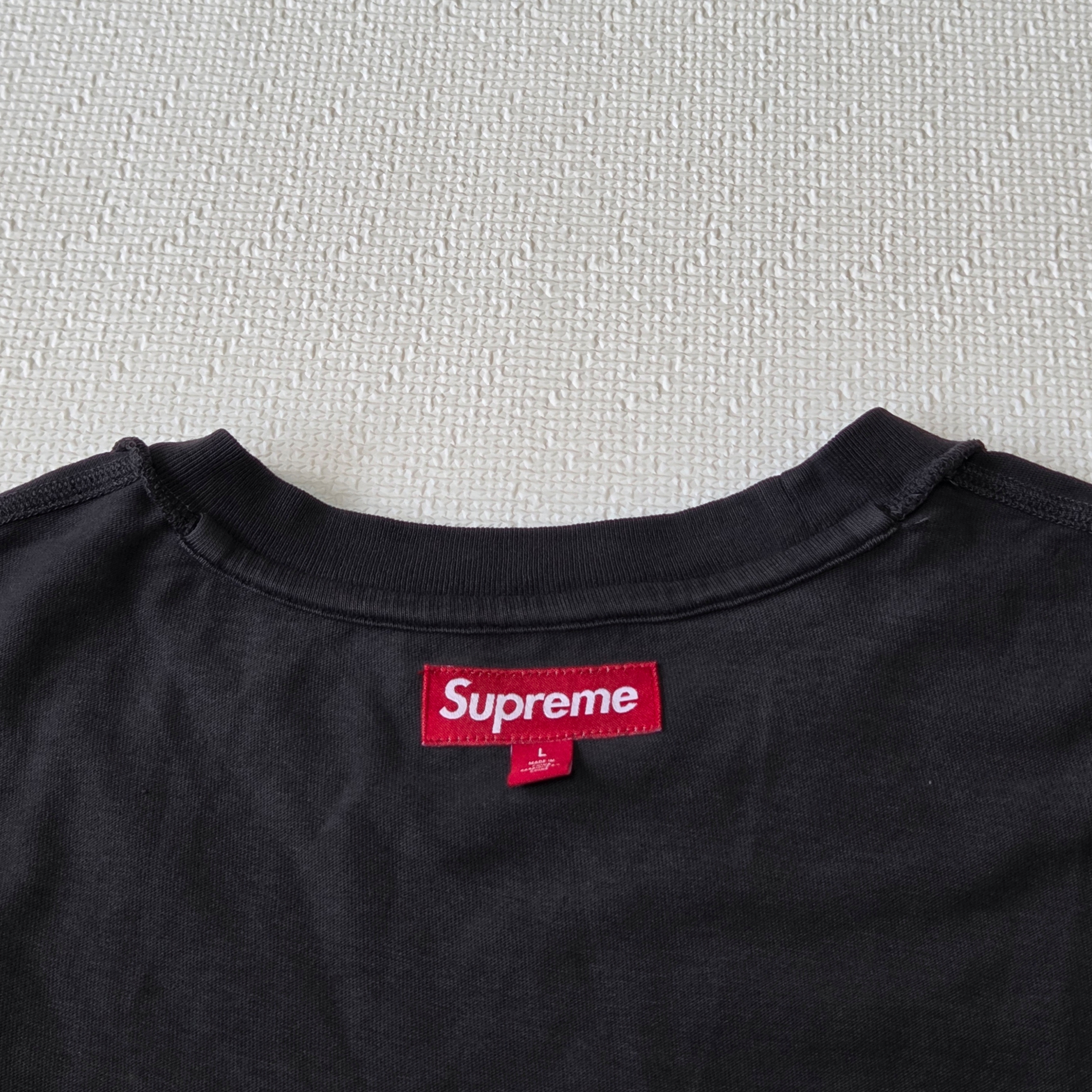Supreme Flocked Washed S/S Top Black - 25SS 착용 스타일 - 2