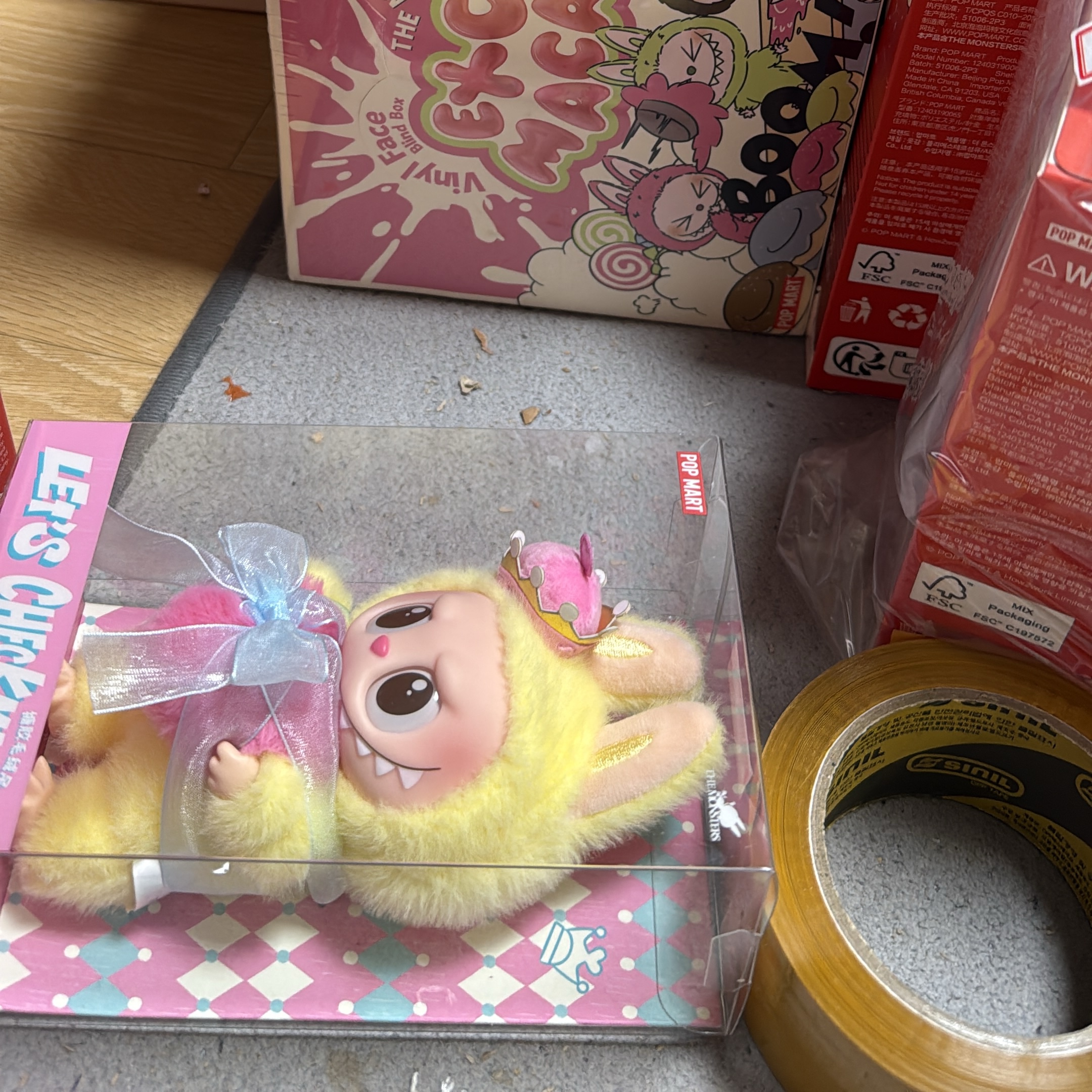 Pop Mart Labubu The Monsters Highlight Series Sealed Case (1 Blind Box), Pop Mart The Monsters Zimomo Angel In Clouds Vinyl Face Doll 착용 스타일