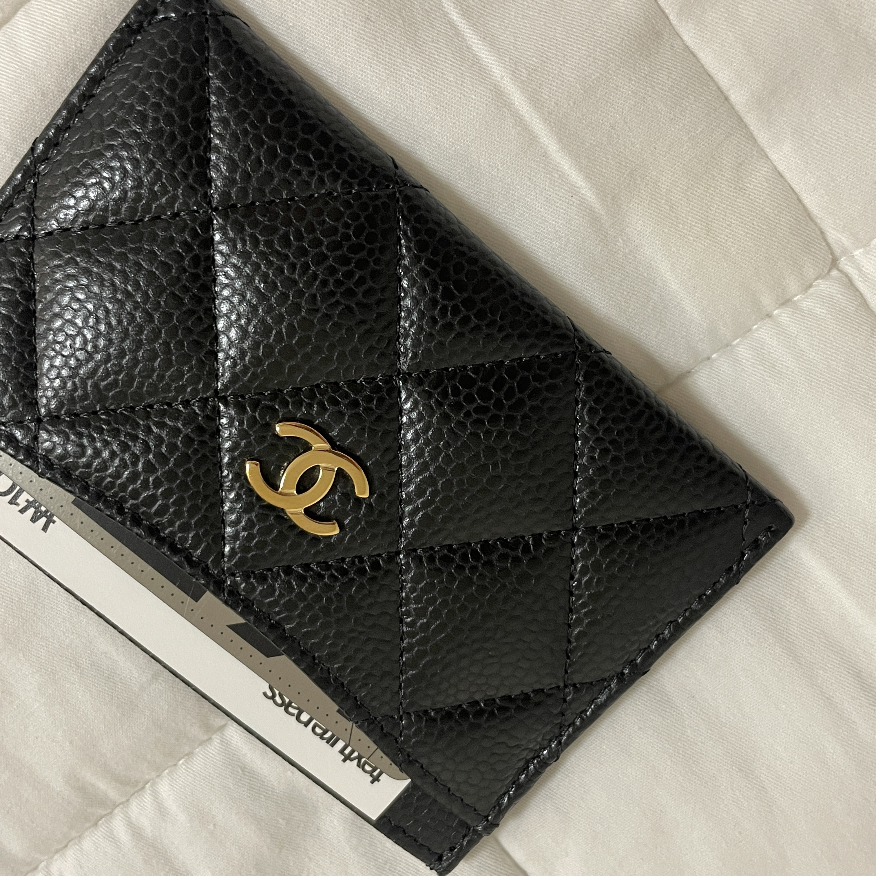 Chanel Classic Card Holder Grained Calfskin & Gold Black 착용 스타일 - 2